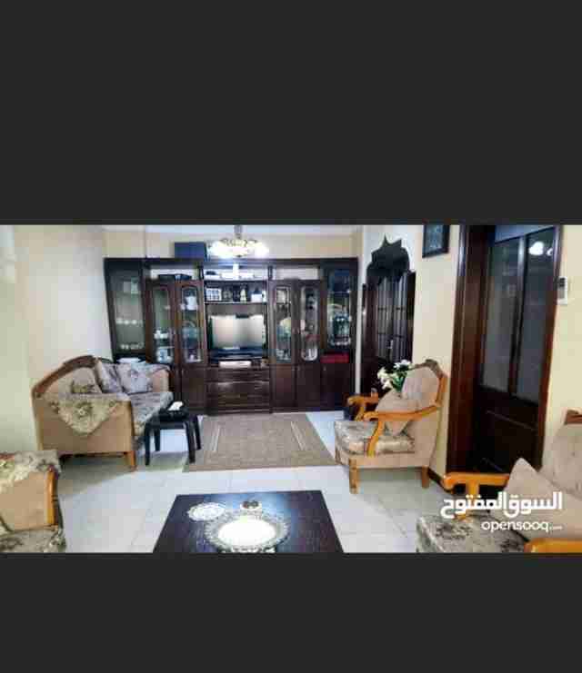 شقه مستقله بمساحه 250م 185 داخلي فارغه للبيع بسعر لقطه
لا تنسَ أنك شاهدت هذا الإعلان في عنكبوت...
