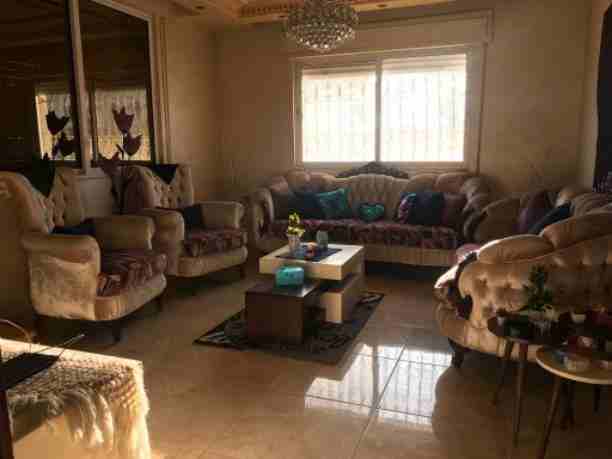 منزل للبيع ب ابو علندا اسكان الكهرباء 240 متر
مساحة الارض 500 متر
بير ماء تراس
كراج سيارة عدد 2
2 نوم كل غرفة ٥متر مع حمام
غرفة نوم ماستر ٦متر مع حمام
غرفة معيشة مع فير بليس
مطبخ أمريكي نوع الخشب...