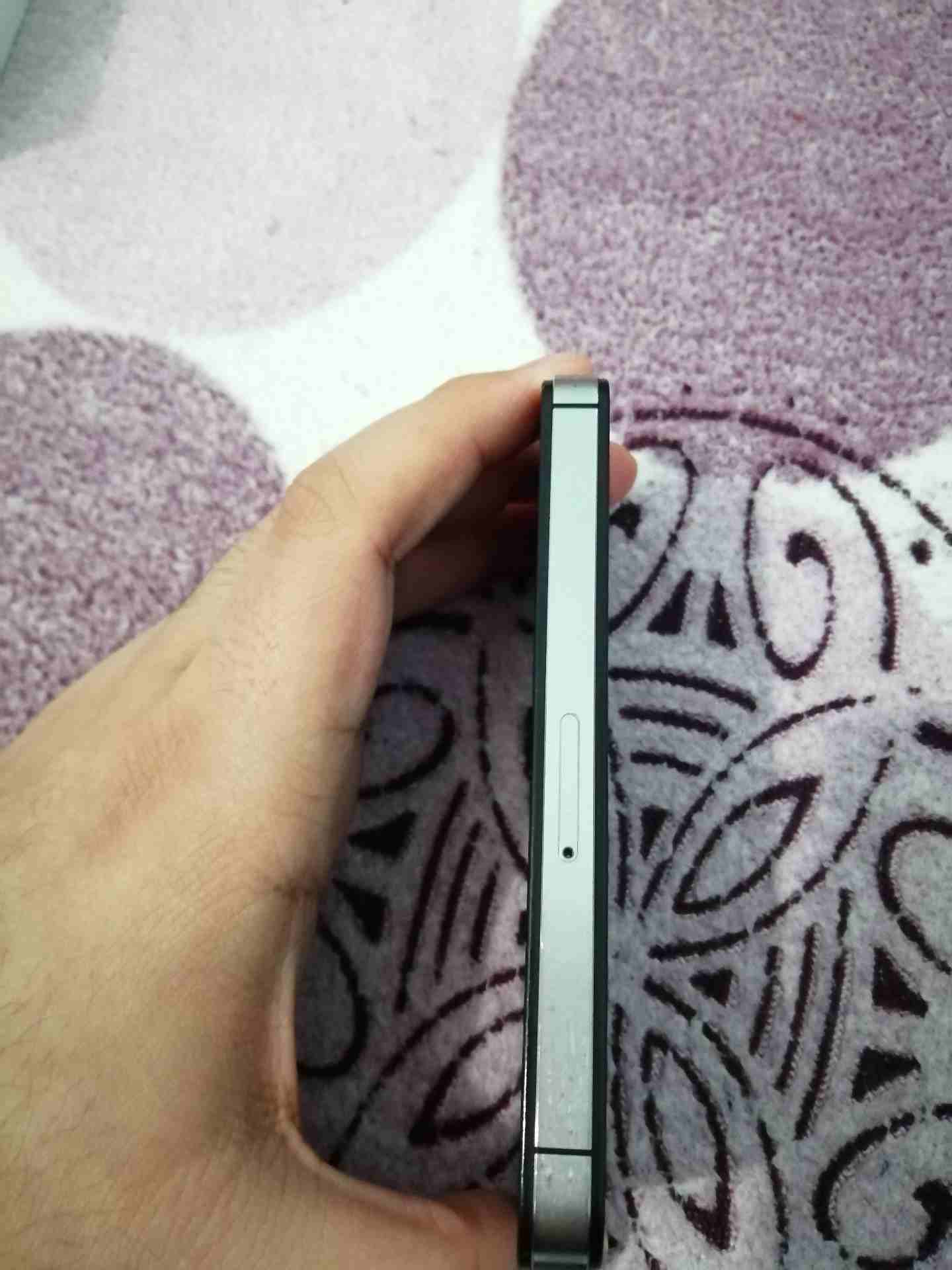 iPhone 4s 32GB Amazing condition
لا تنسَ أنك شاهدت هذا الإعلان في عنكبوت
iPhone 4s (32GB)...