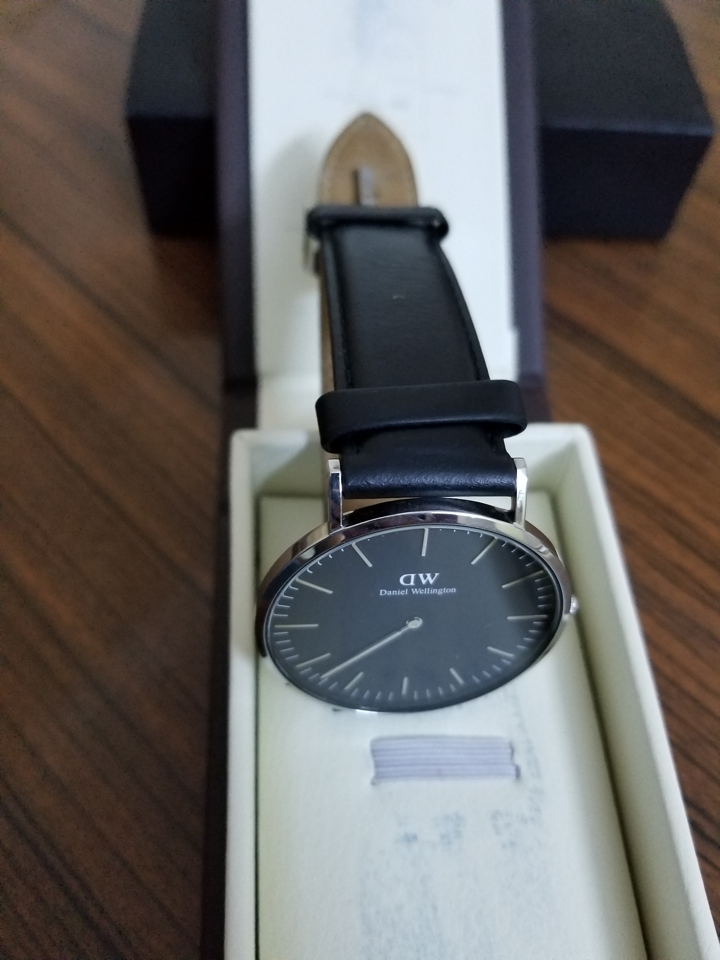 ساعة Daniel wellington
لا تنسَ أنك شاهدت هذا الإعلان في عنكبوت
ساعة Daniel Wellington اصليه...