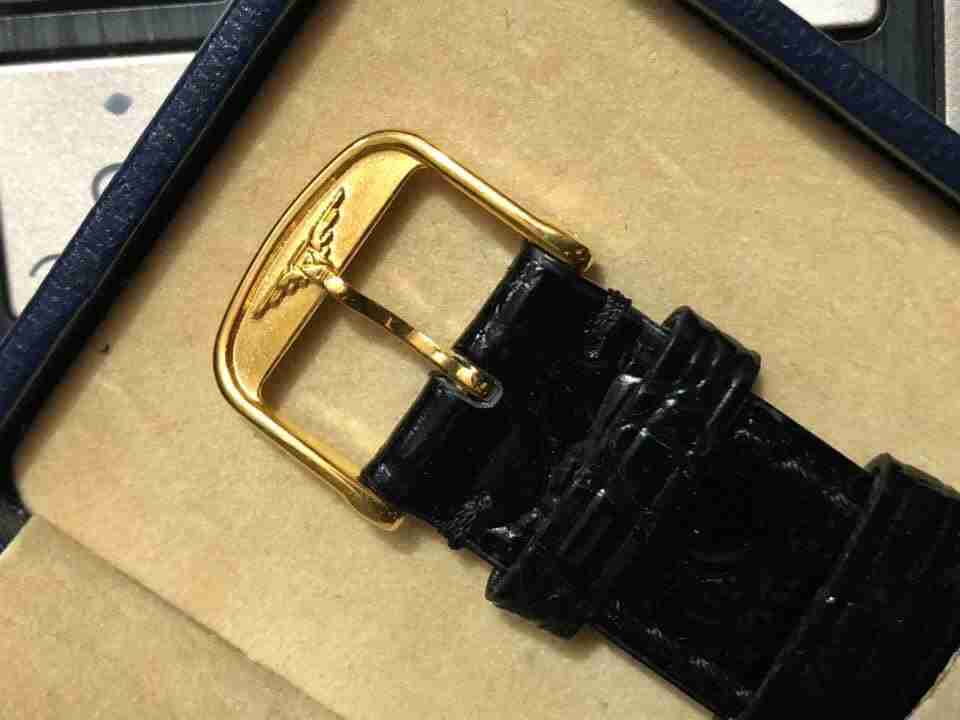 ساعة لونجين اتوماتيك جديد عليه شعار الحسين بن طلال رحمه الله
لا تنسَ أنك شاهدت هذا الإعلان في عنكبوت...
