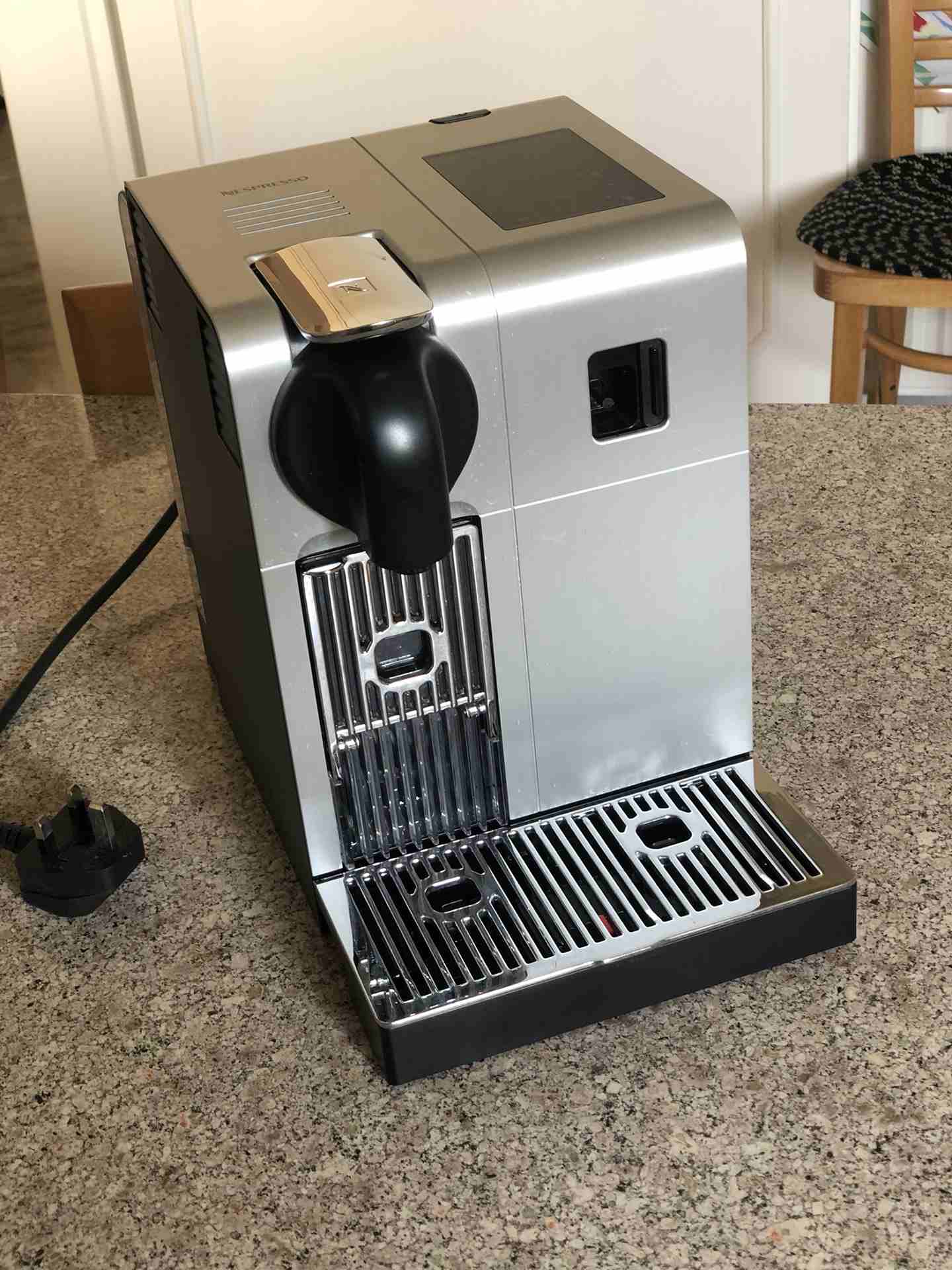 Nesspresso Lattissima Pro Coffee Machine                                            


	 				لا تنسَ أنك شاهدت هذا الإعلان في عنكبوت            
	 				
                            ماكينة كوفي من ن...