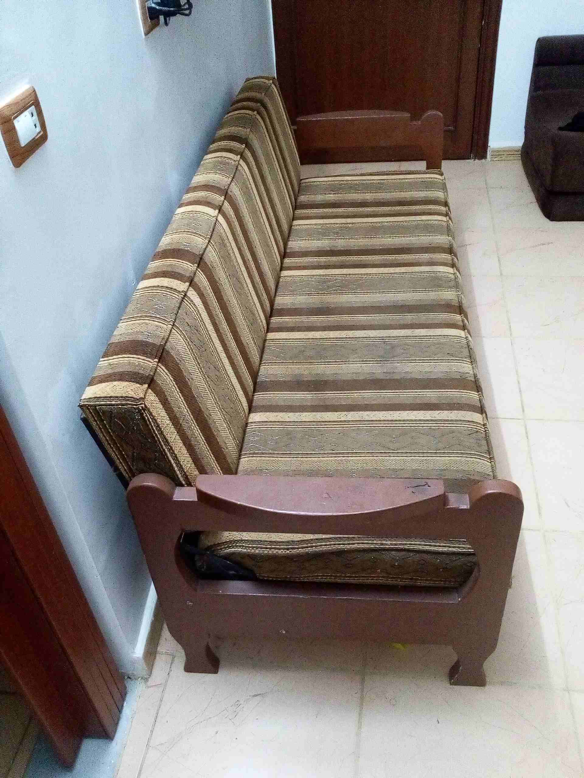 سجلونه                                            


	 				لا تنسَ أنك شاهدت هذا الإعلان في عنكبوت            
	 				
                            سجلونه طول 2م*70
تفتح على شكل تخت 
والقاعدة عبارة...