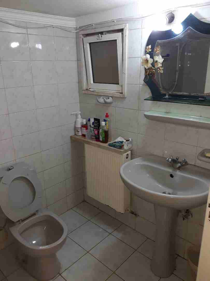 Apartment 4 sale
لا تنسَ أنك شاهدت هذا الإعلان في عنكبوت
3 Bedrooms one of them is Master
2 Bath...