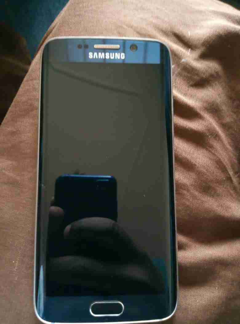S6 eage / samsong Clock
لا تنسَ أنك شاهدت هذا الإعلان في عنكبوت
s6 eage
جهاز بحالة الوكالة و...