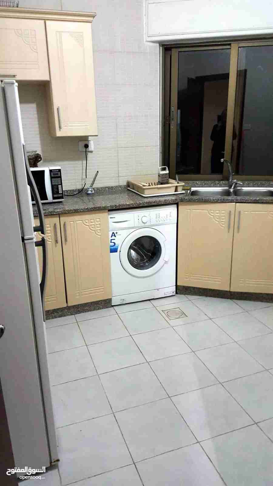 شقة سكنية مقابل سور الجامعة الاردنية الخلفي ش خليل الساكت
لا تنسَ أنك شاهدت هذا الإعلان في عنكبوت...
