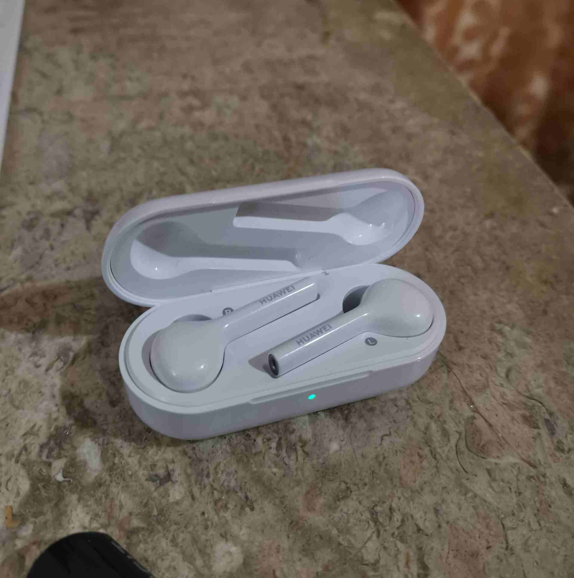 Huawei FreeBuds سماعات بلوتوث                                            


	 				لا تنسَ أنك شاهدت هذا الإعلان في عنكبوت            
	 				
                            Huawei FreeBuds
سماعات بلوت...