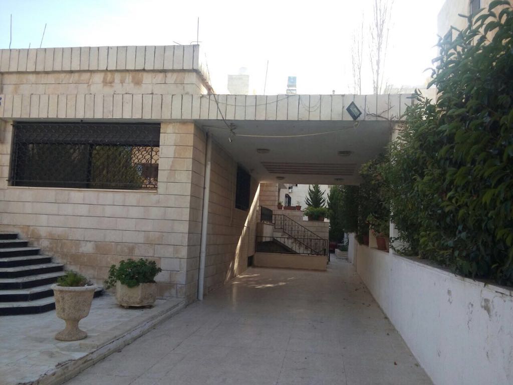 فيلا للبيع في خلدا خلف مخابز براديس
لا تنسَ أنك شاهدت هذا الإعلان في عنكبوت
فيلا على مساحة أر...