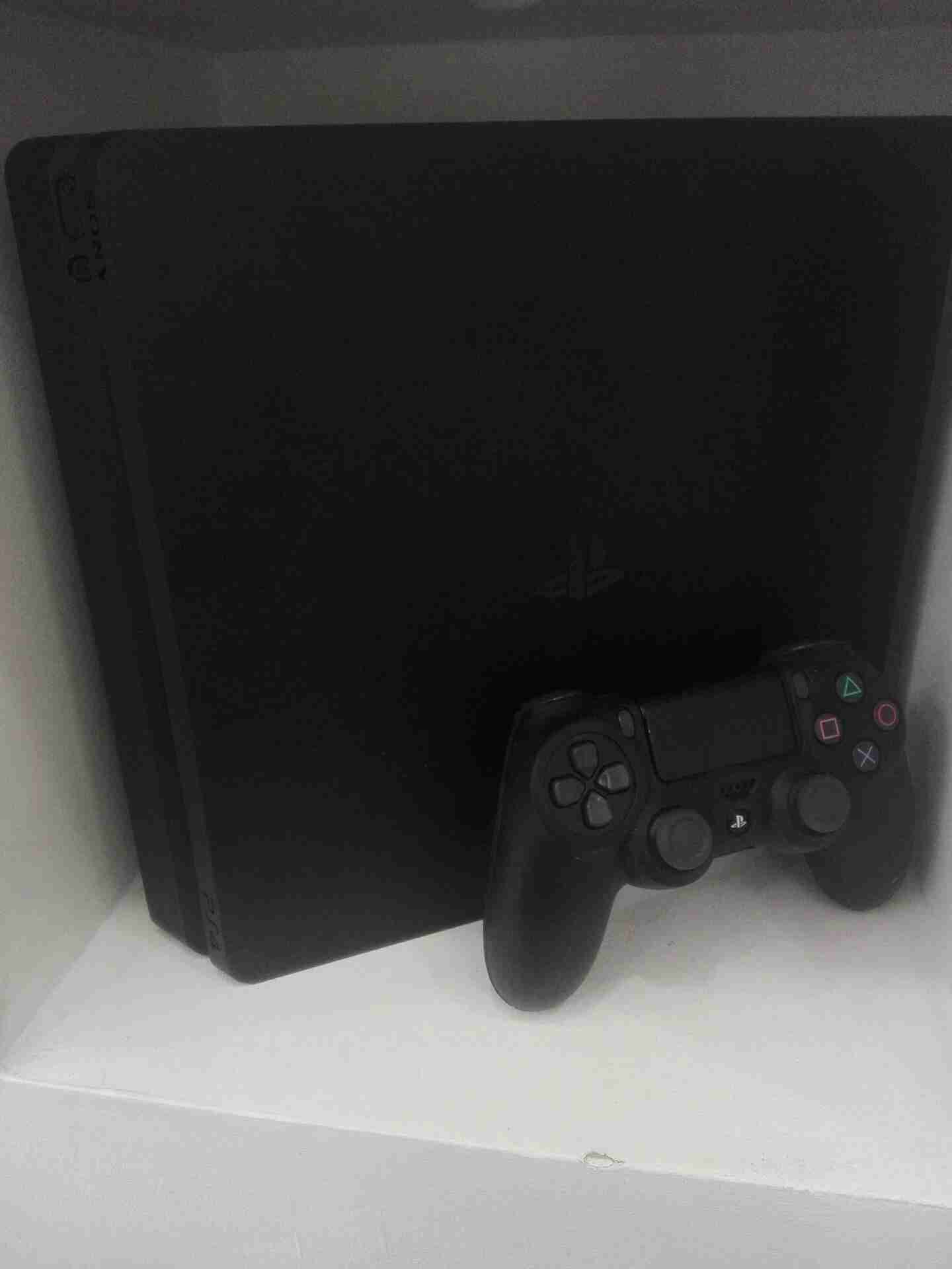 جهاز ps4  500 gb  مع يد واحده وجميع وصلاته                                            


	 				لا تنسَ أنك شاهدت هذا الإعلان في عنكبوت            
	 				
                                للبيع او...