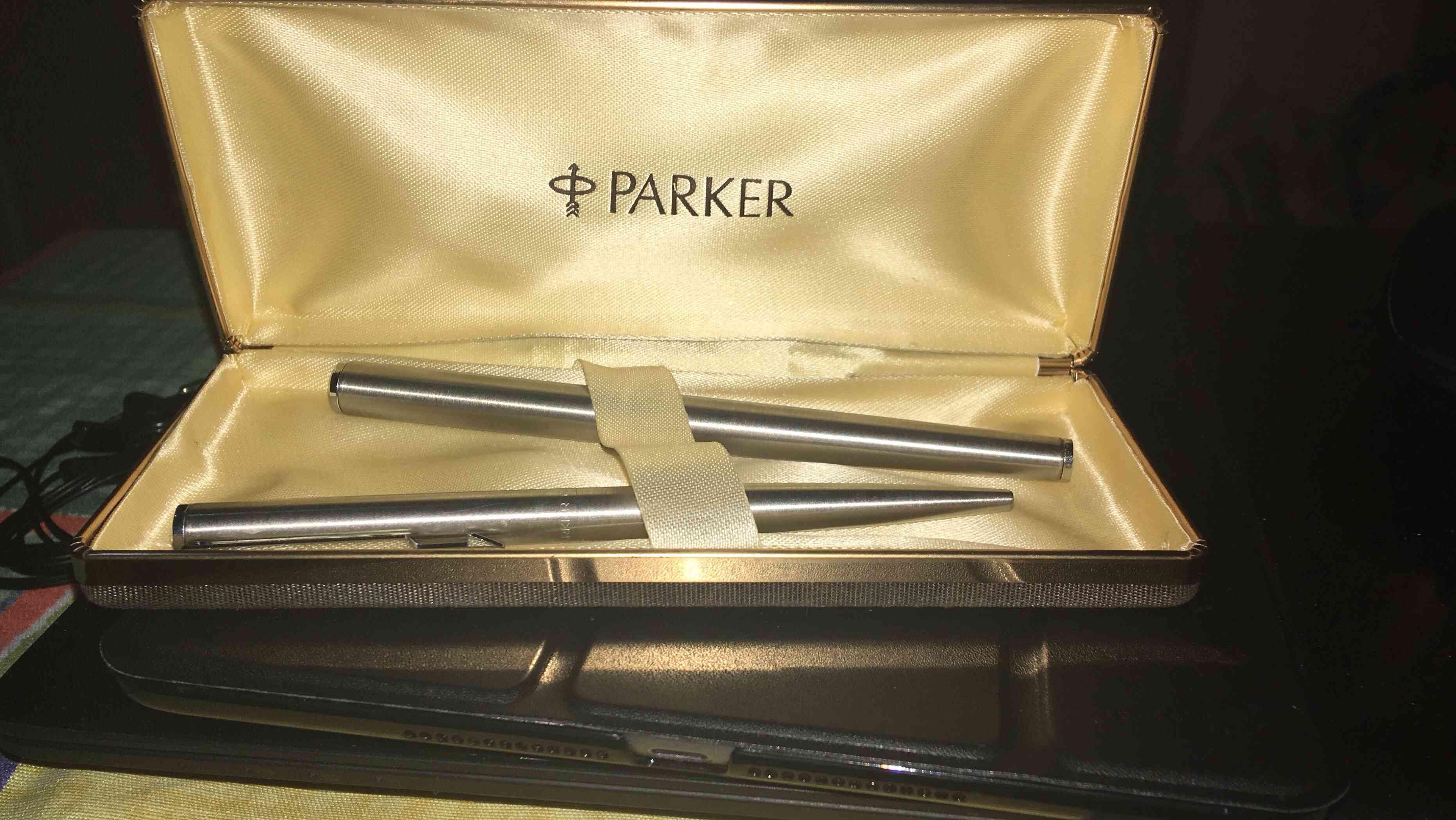 طقم قلم باركر                                            


	 				لا تنسَ أنك شاهدت هذا الإعلان في عنكبوت            
	 				
                                طقم قلم باركر Parker Victor ستانلس ستيل...