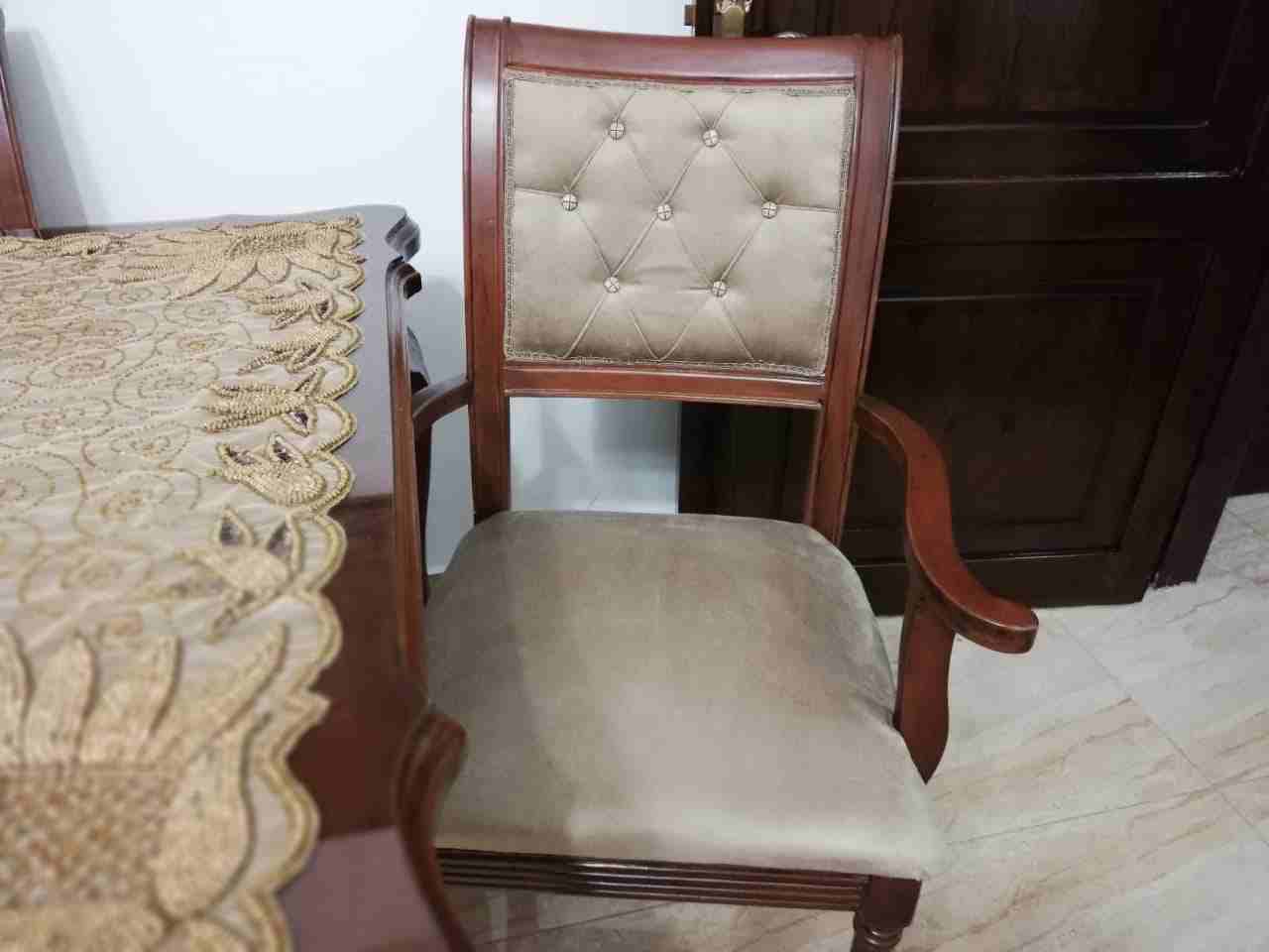 طاولة سفرة 8 كراسي مع بوفيه استعمال خفيف
لا تنسَ أنك شاهدت هذا الإعلان في عنكبوت
طاولة سفرة 8 كرا...
