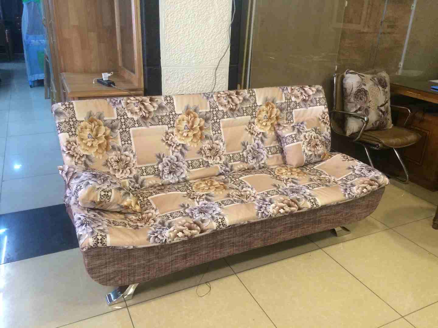 صوفات اجنبي زمبركات
لا تنسَ أنك شاهدت هذا الإعلان في عنكبوت
طول 180 و عرض 140 سم بسعر فرشة زمبركا...