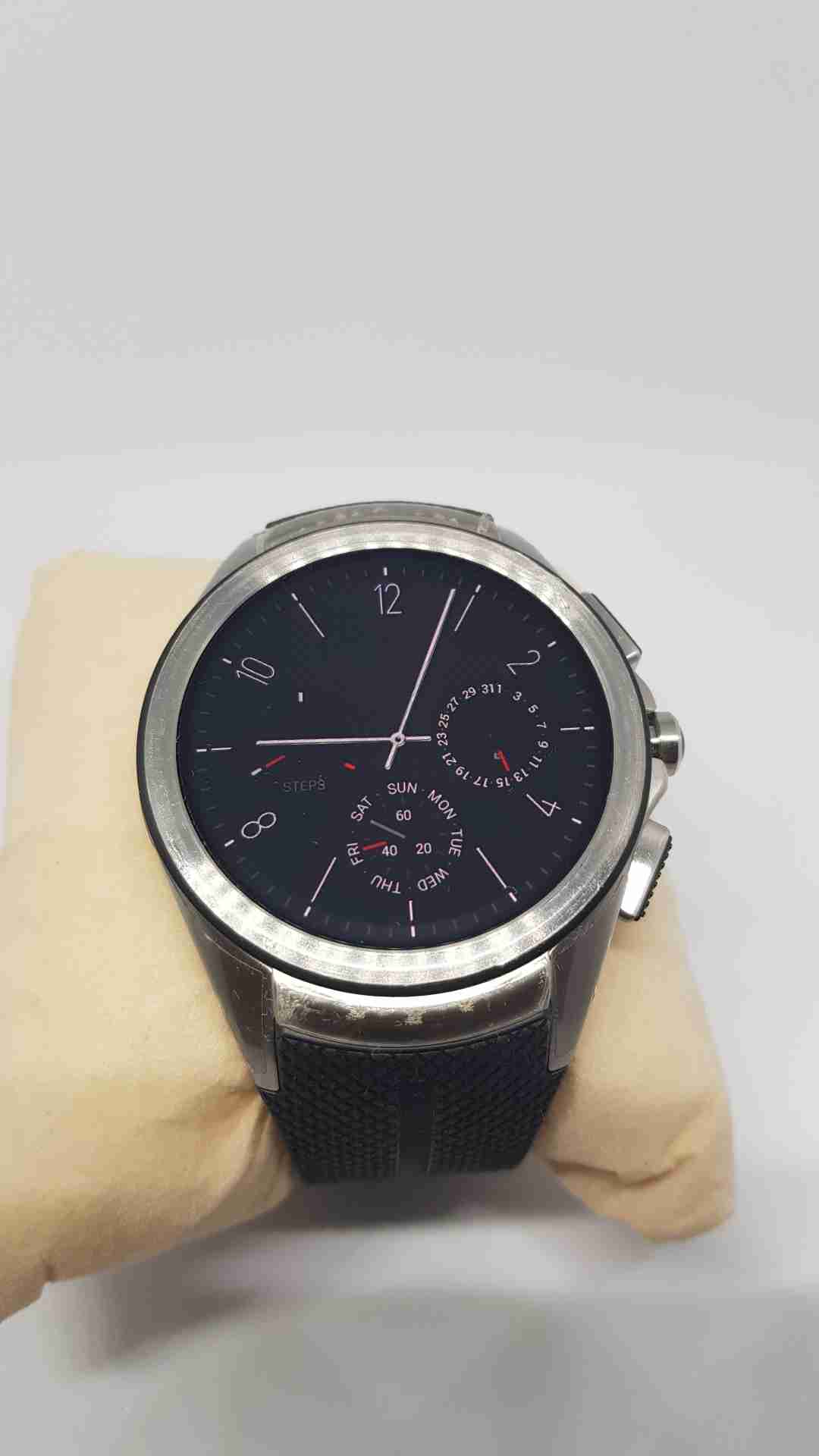 LG URBANE 2 SMART WATCH
display unit
لا تنسَ أنك شاهدت هذا الإعلان في عنكبوت
LG URBANE 2 SMA...
