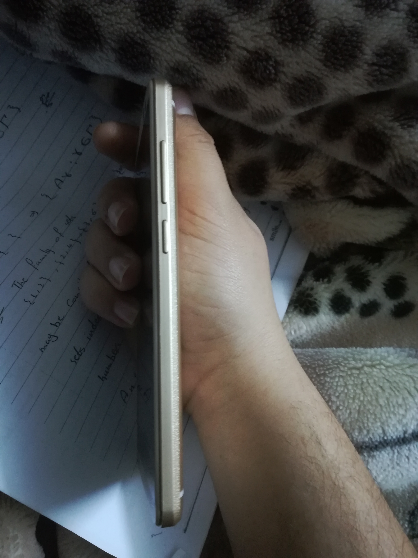 جهاز بحاجة الى شاشة فقط
لا تنسَ أنك شاهدت هذا الإعلان في عنكبوت
زي ما هو بلصور للبيع المستعجل...