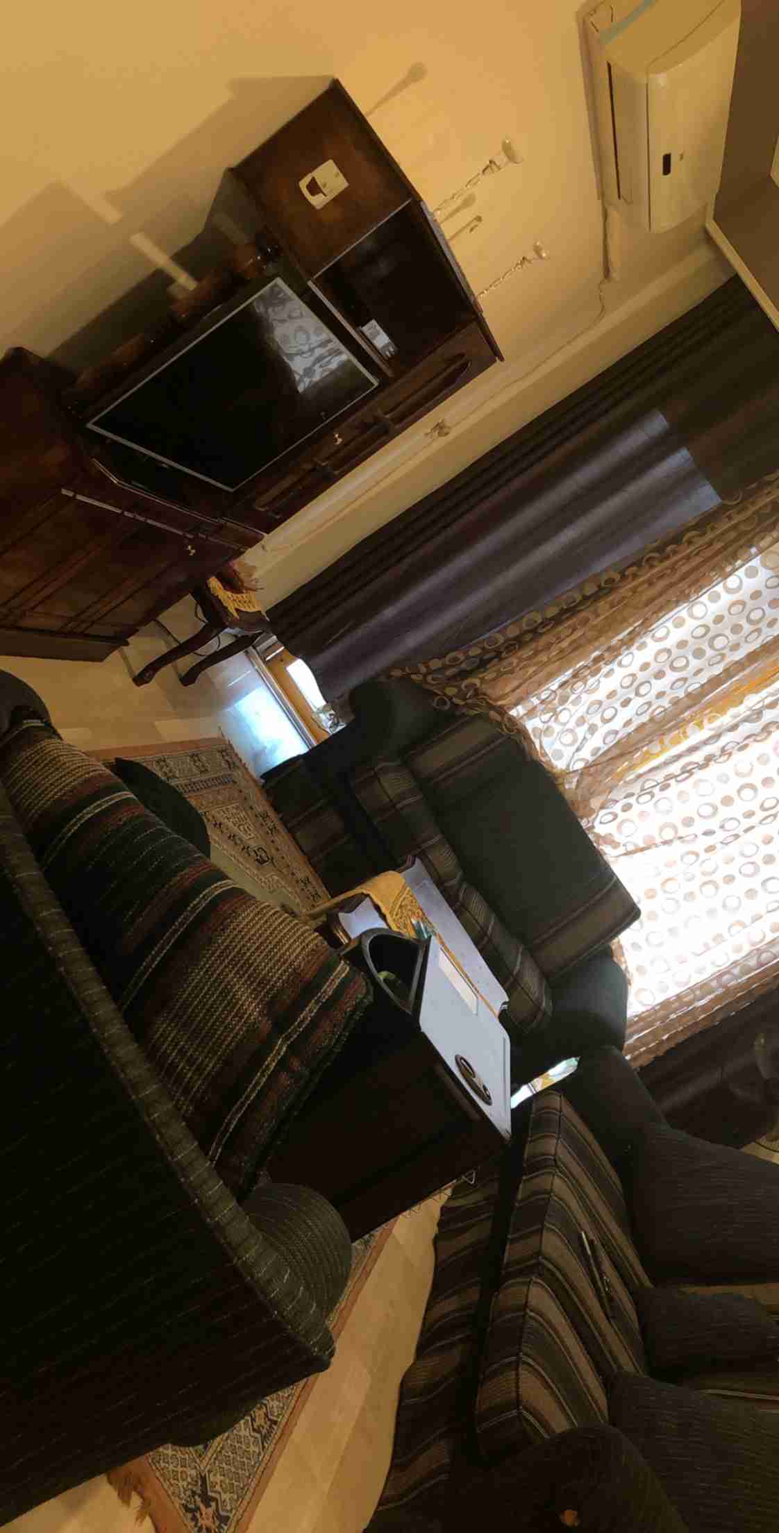 مطلوب شريييكة سكن
لا تنسَ أنك شاهدت هذا الإعلان في عنكبوت
مطلوب شريكة سكن مع موظفتين في ضاحية...