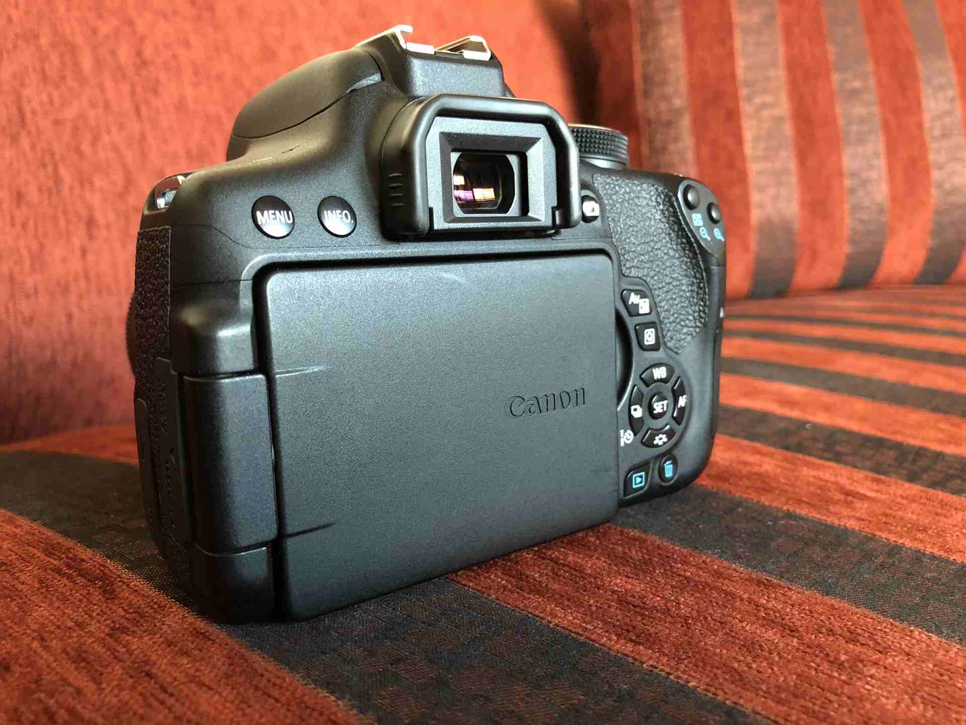 Canon 750D كانون
لا تنسَ أنك شاهدت هذا الإعلان في عنكبوت
كانون 750D بحال الوكالة بالكرتونة
يا دوب...