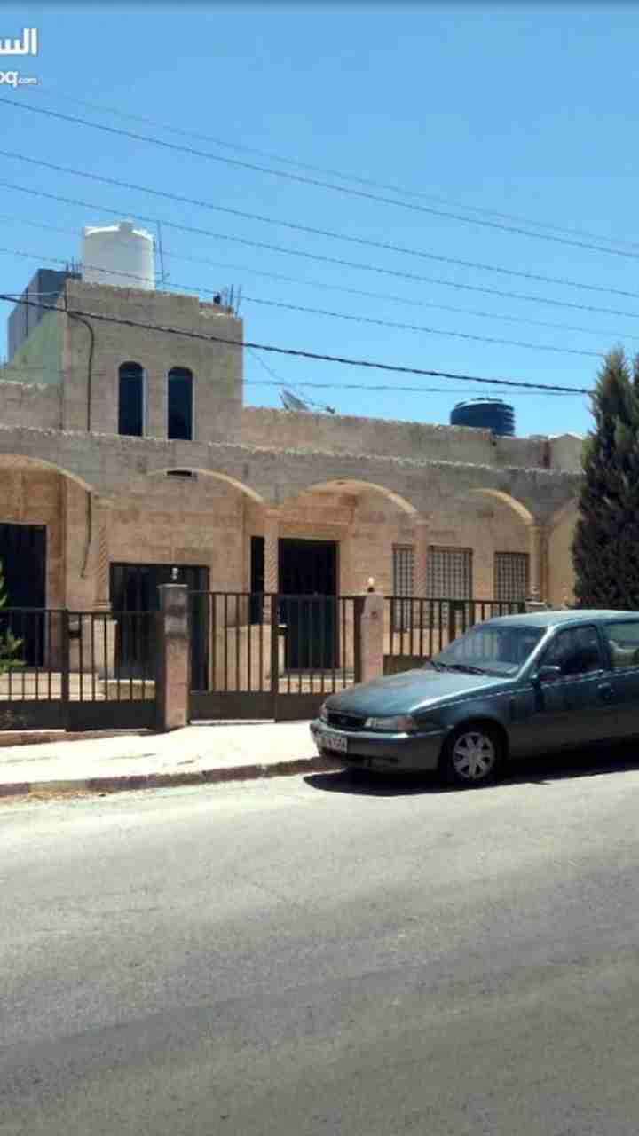 بيت مستقل للبيع حي الصحابة طريق المطار الارض 757 م البناء 360 م بسعر مغري
لا تنسَ أنك شاهدت هذا الإعلان في عنكبوت...