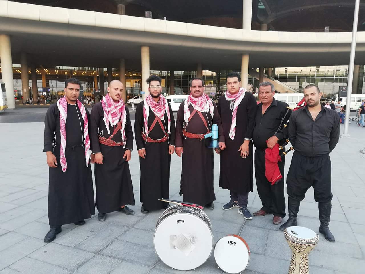 فرقة زفة 0798262121. زفتك عليك وحمامك التركي علينا
لا تنسَ أنك شاهدت هذا الإعلان في عنكبوت
فر...