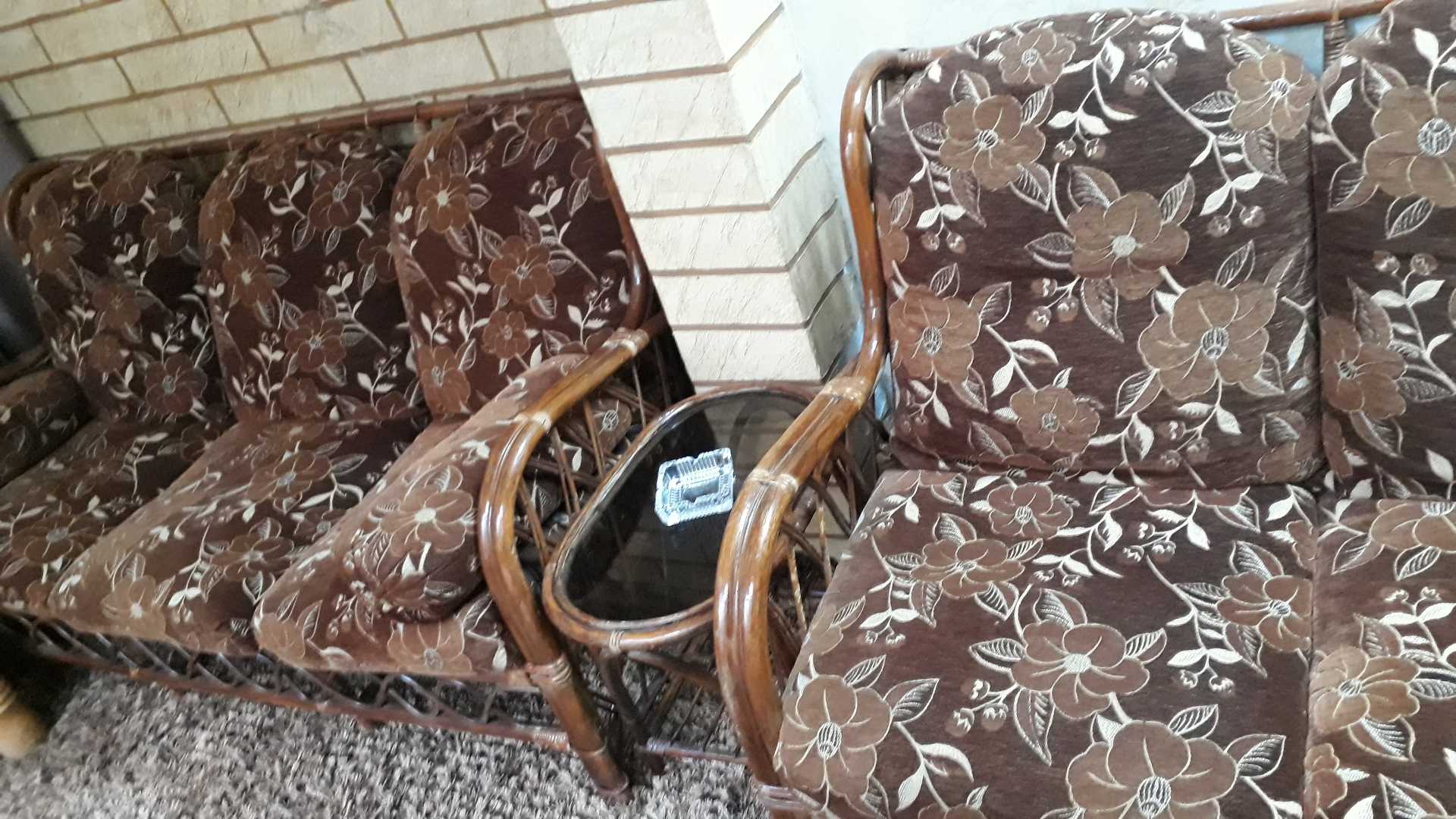 طقم خيزران للبيع
لا تنسَ أنك شاهدت هذا الإعلان في عنكبوت
طقم خيزران مكون من سبعة مقاعد ، ثلاث...