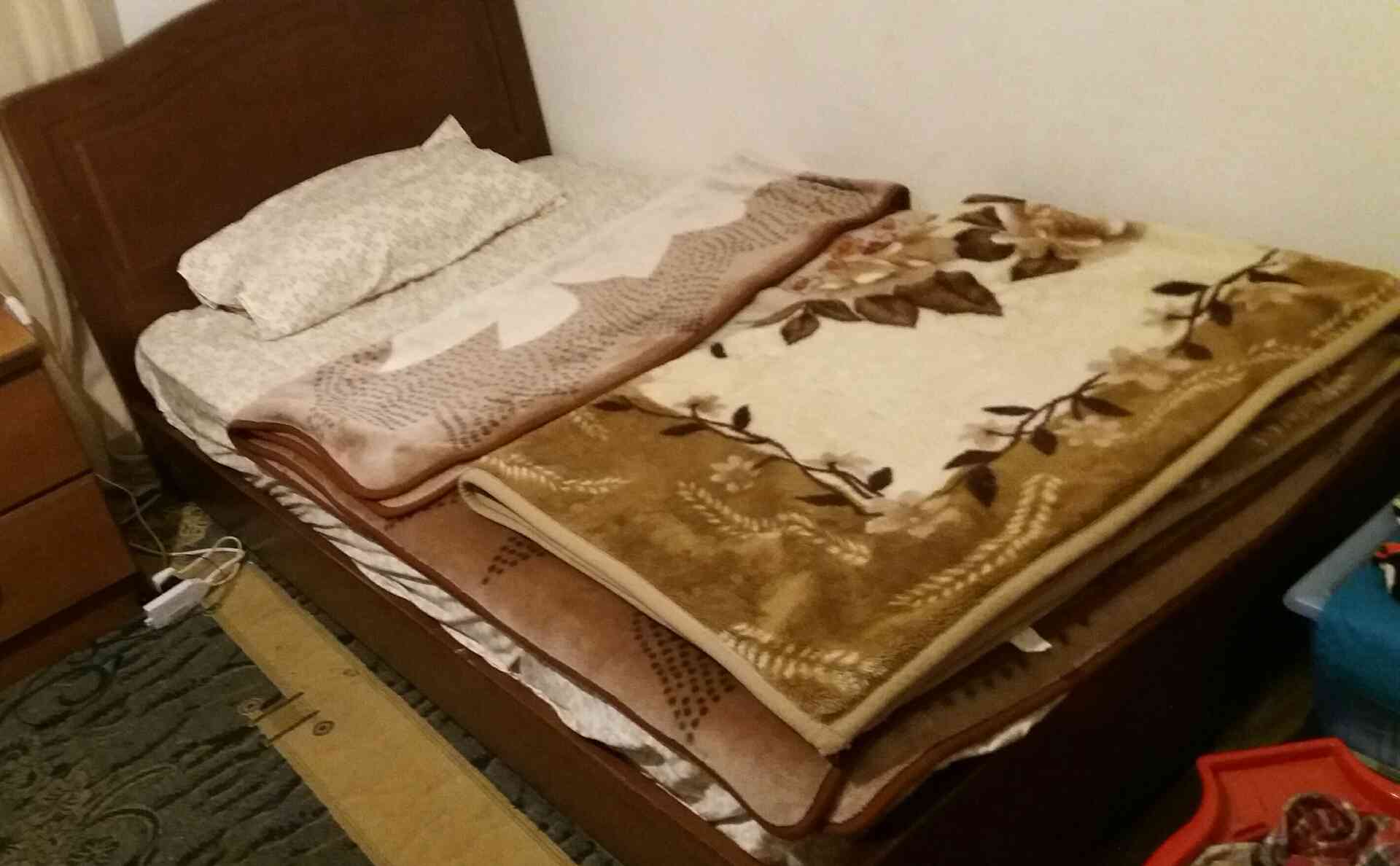 سرير مفرد ونص كومادينا خزائن صغيرة تفصيل
لا تنسَ أنك شاهدت هذا الإعلان في عنكبوت
سرير مفرد...
