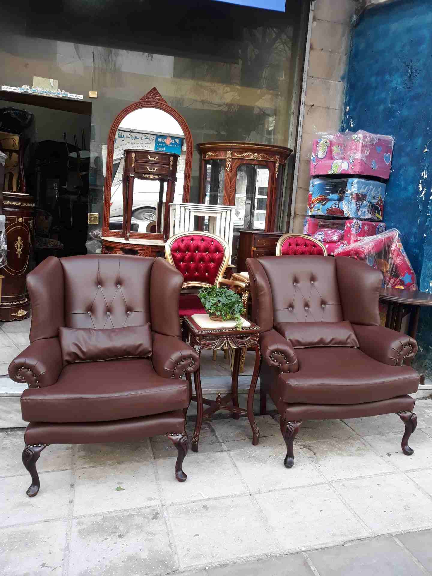 جبل الحسين
لا تنسَ أنك شاهدت هذا الإعلان في عنكبوت
كنبايتين مع طربيزه بالوسط موديل (الفيل ) اكبرر...