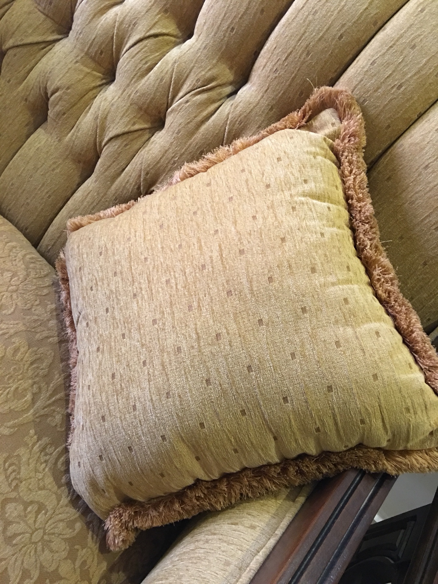 طقم كنت - غرفة ضيوف
لا تنسَ أنك شاهدت هذا الإعلان في عنكبوت
طقم كنب للبيع بحاله ممتازه...