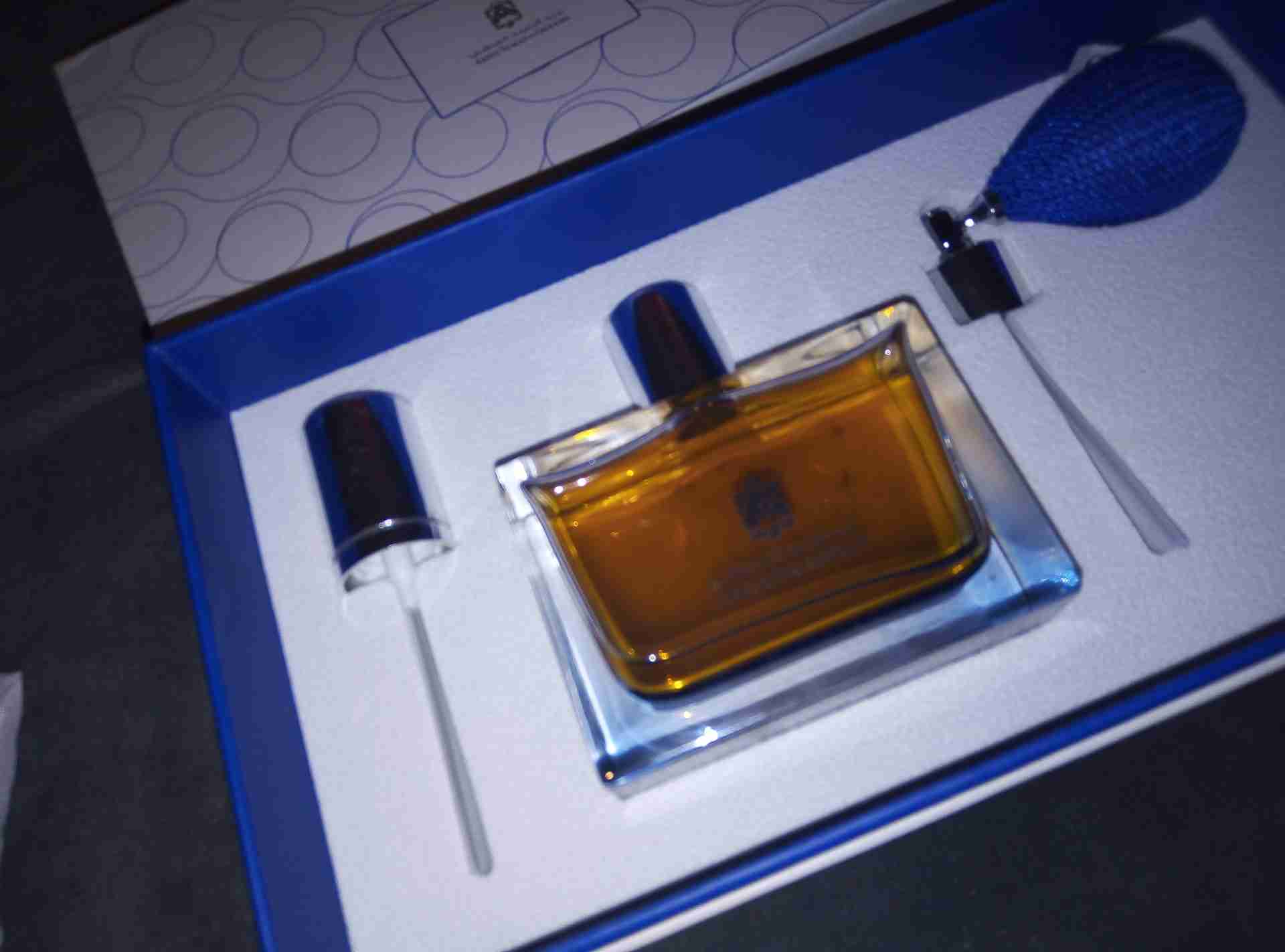 دهن عود كلاكاس من عبد الصمد و عطور غاليه
لا تنسَ أنك شاهدت هذا الإعلان في عنكبوت
عندي توله من...