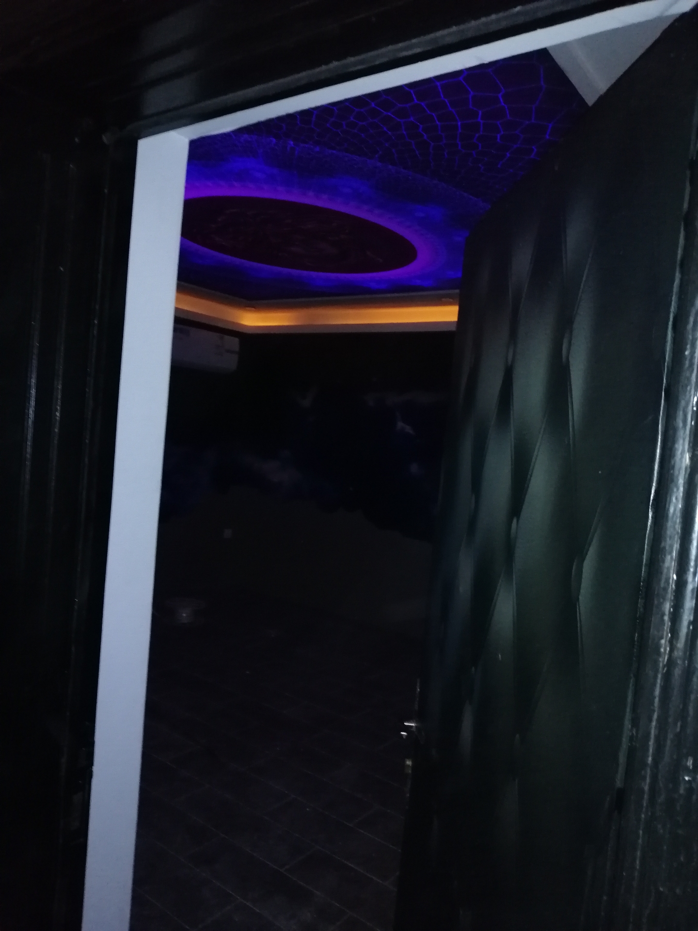 عازل صوت واسقف فرنسيه وديكور الجدار 3d
لا تنسَ أنك شاهدت هذا الإعلان في عنكبوت
عمل ديكور من ع...