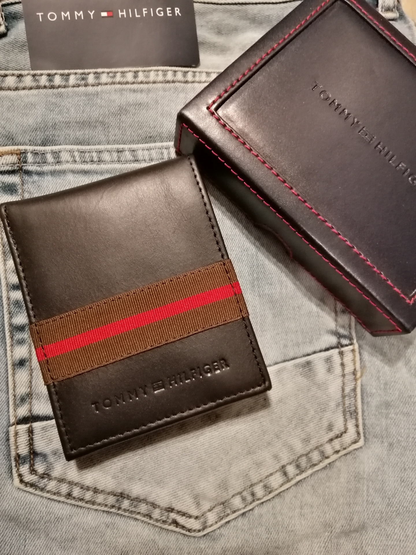 TOMMY HILFIGER Original                                            


	 				لا تنسَ أنك شاهدت هذا الإعلان في عنكبوت            
	 				
                                محافظ تومي للطلب من خلال واتس...