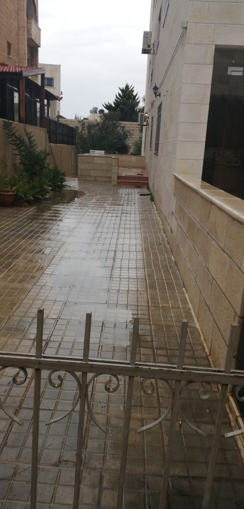 شقه ارضيه مع حديقه وكراج في الشيمساني
لا تنسَ أنك شاهدت هذا الإعلان في عنكبوت
مقابل فندق عمان...