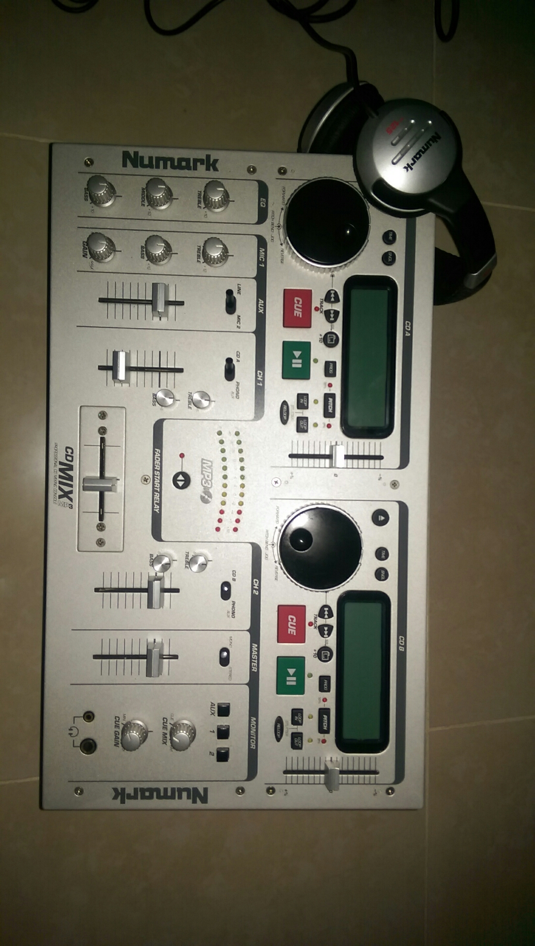 dj newmark
لا تنسَ أنك شاهدت هذا الإعلان في عنكبوت
جديد في حالة الوكالة cd mp3 سمعات اصلية...
