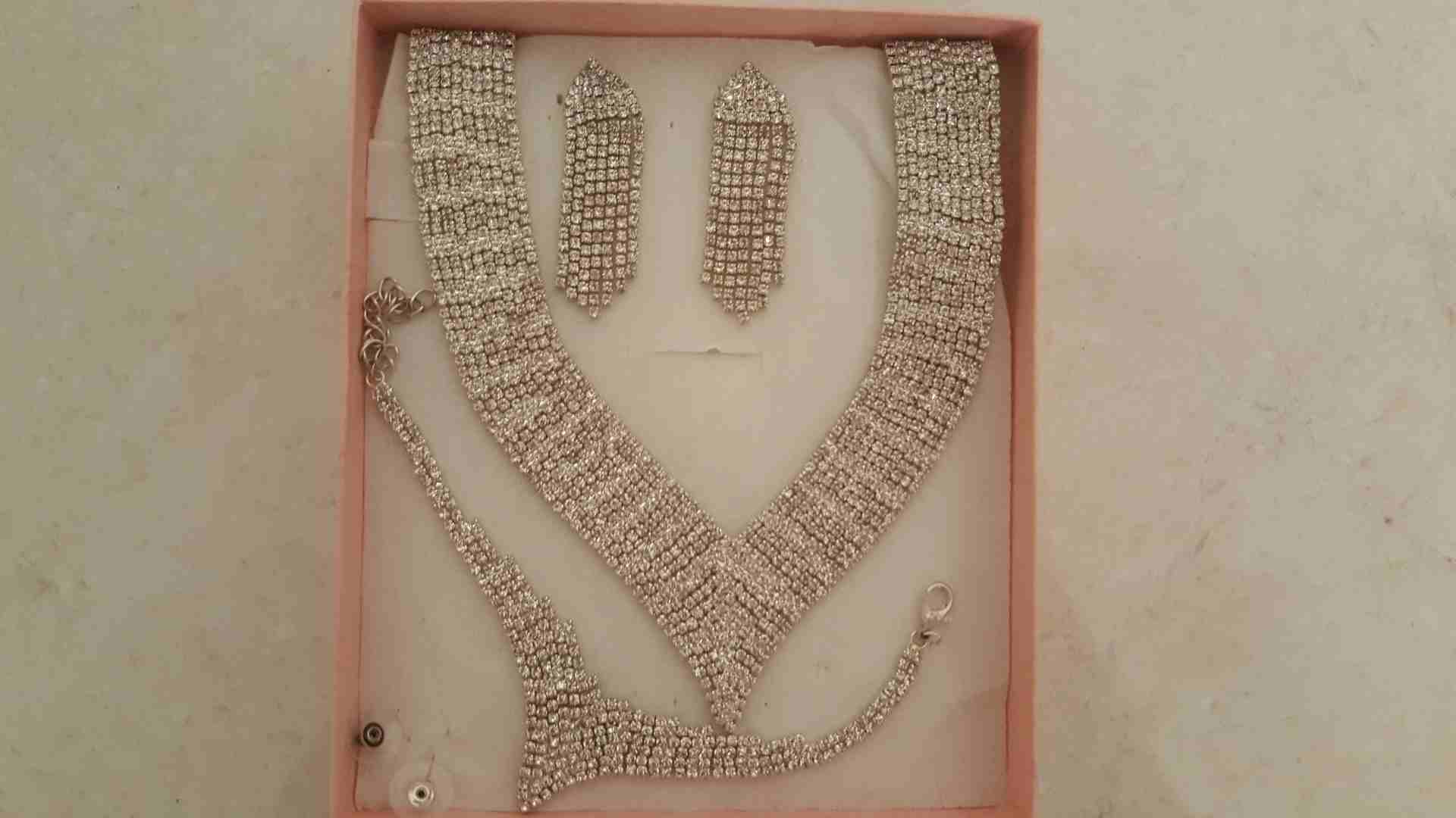 محفظة ستاتي/ كندرة وصندل رسمي/ عقد/ اكستنشن
لا تنسَ أنك شاهدت هذا الإعلان في عنكبوت
سناسل عقود/ ا...