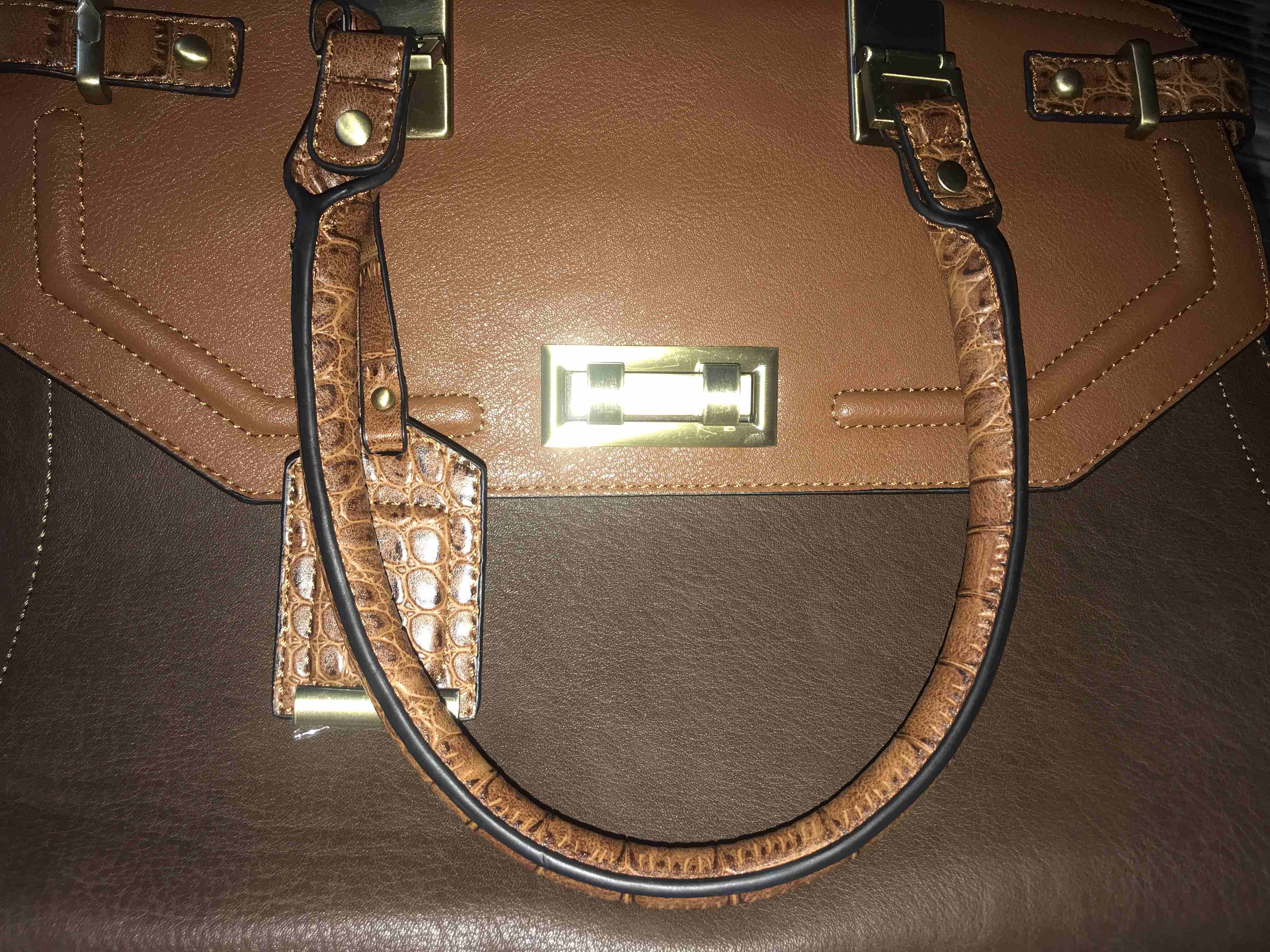 New look                                            


	 				لا تنسَ أنك شاهدت هذا الإعلان في عنكبوت            
	 				
                            شنتة لون بني كبيرة جلد...