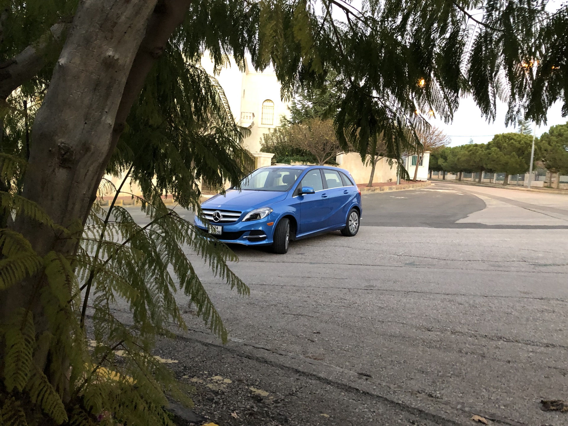 مرسيدس كهرباء Mercedes B Class
لا تنسَ أنك شاهدت هذا الإعلان في عنكبوت
B250
كهربائية
لون ازرق...