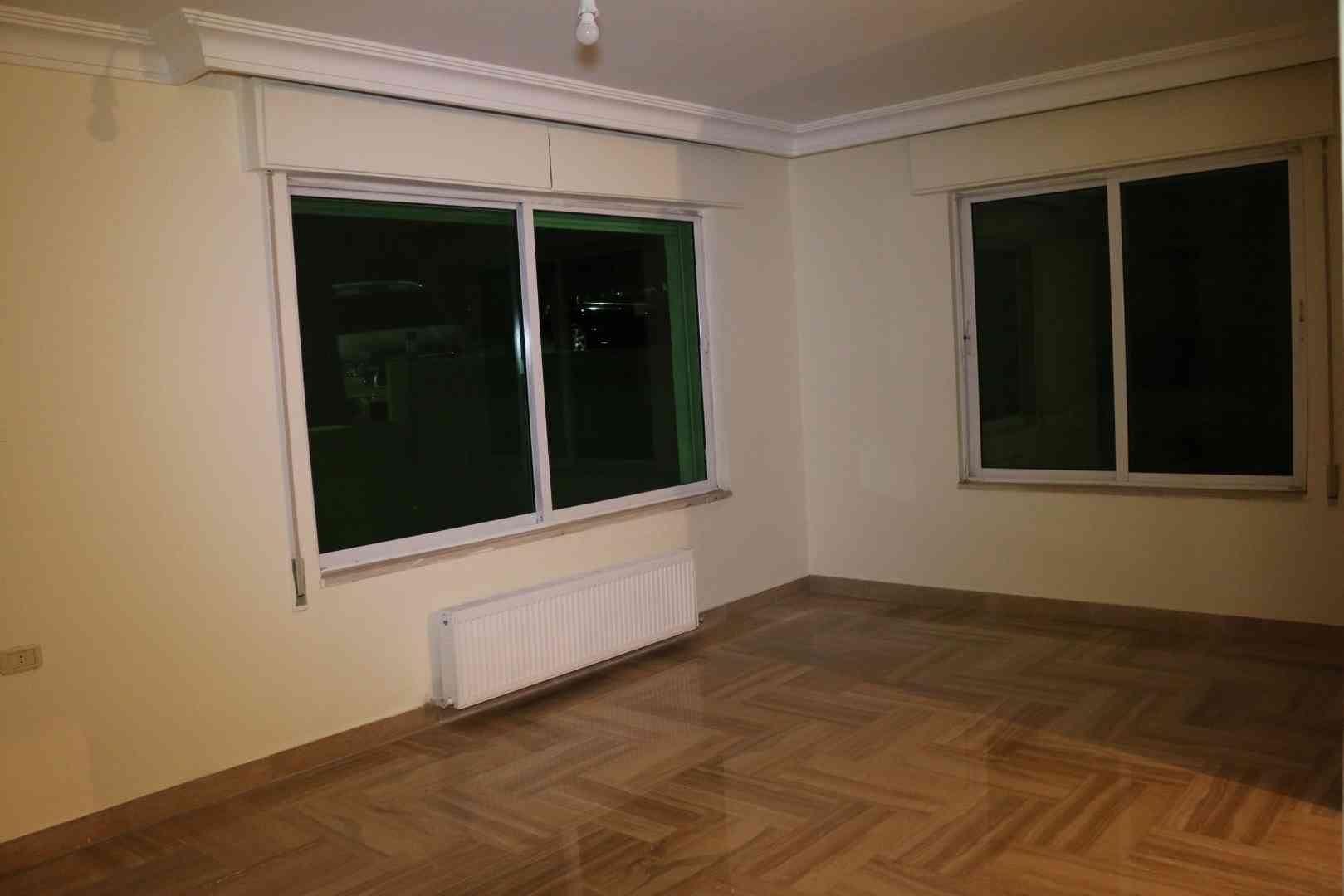 شقة ارضية دوبلكس قرب دوار عبدون للبيع بسعر مغري جدا من المالك
لا تنسَ أنك شاهدت هذا الإعلان في عنكبوت...