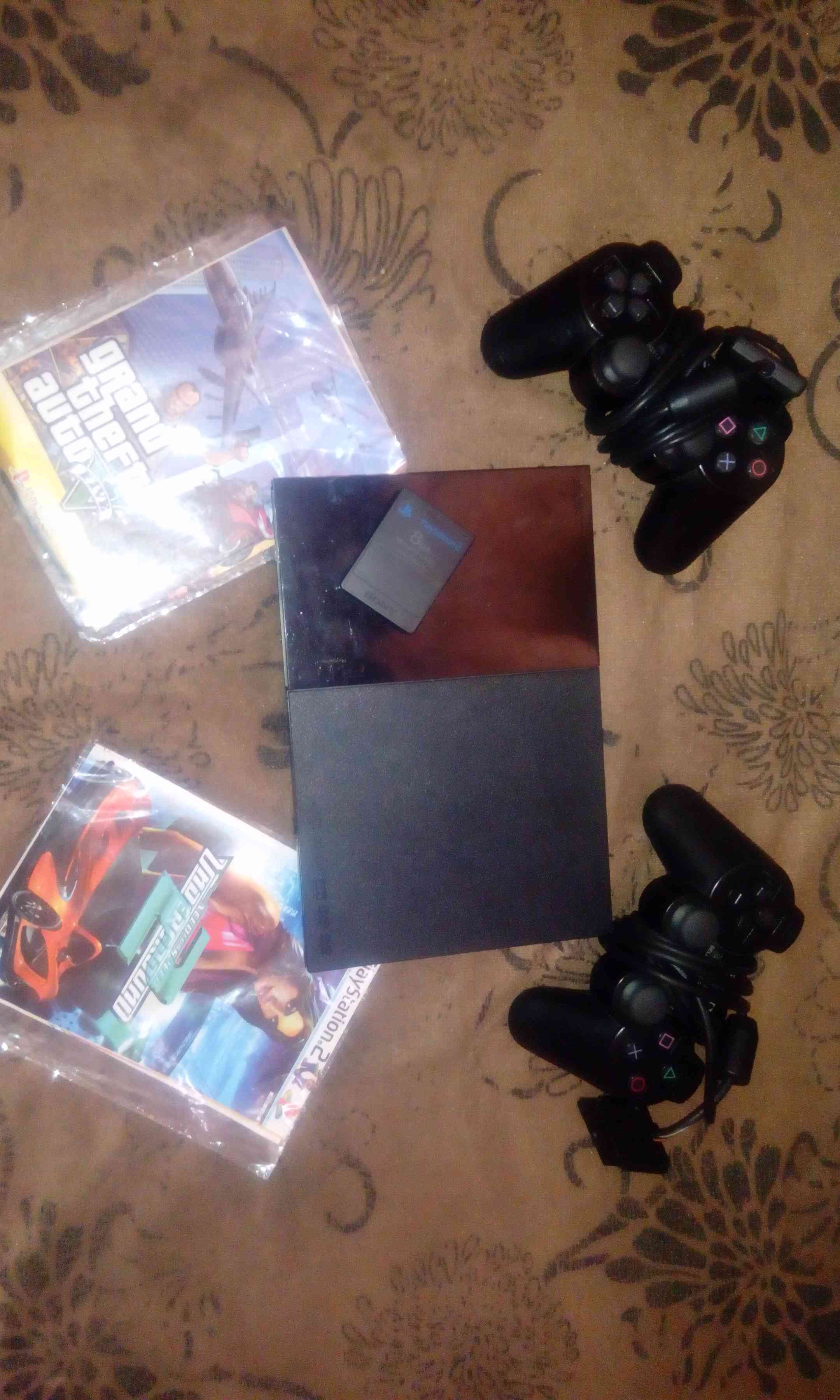 ps 2 للبيع                                            


	 				لا تنسَ أنك شاهدت هذا الإعلان في عنكبوت            
	 				
                                بلا ستيشن للبيع بحاله الوكاله ايدتين شغالا...