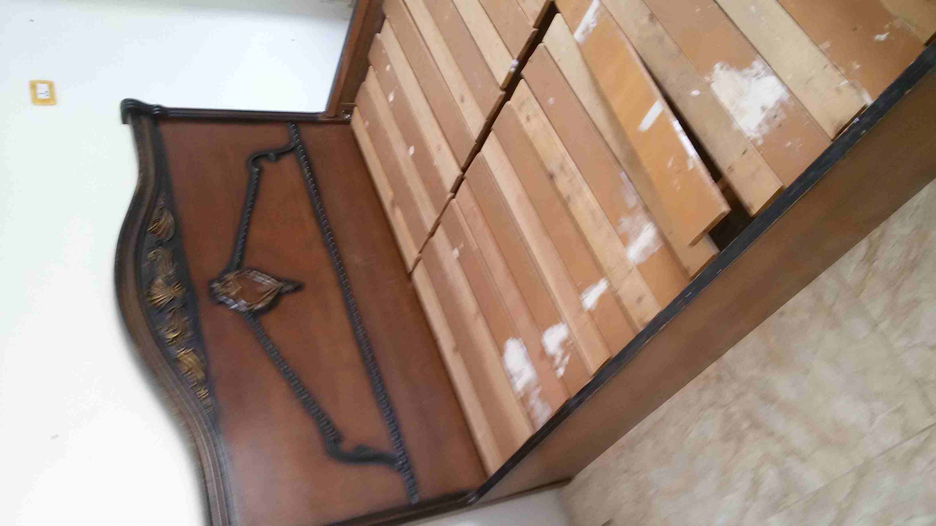 تخت مزدوج بدون فرشة
لا تنسَ أنك شاهدت هذا الإعلان في عنكبوت
تخت خشب مزدوج بدون فرشة للجادين مراج...