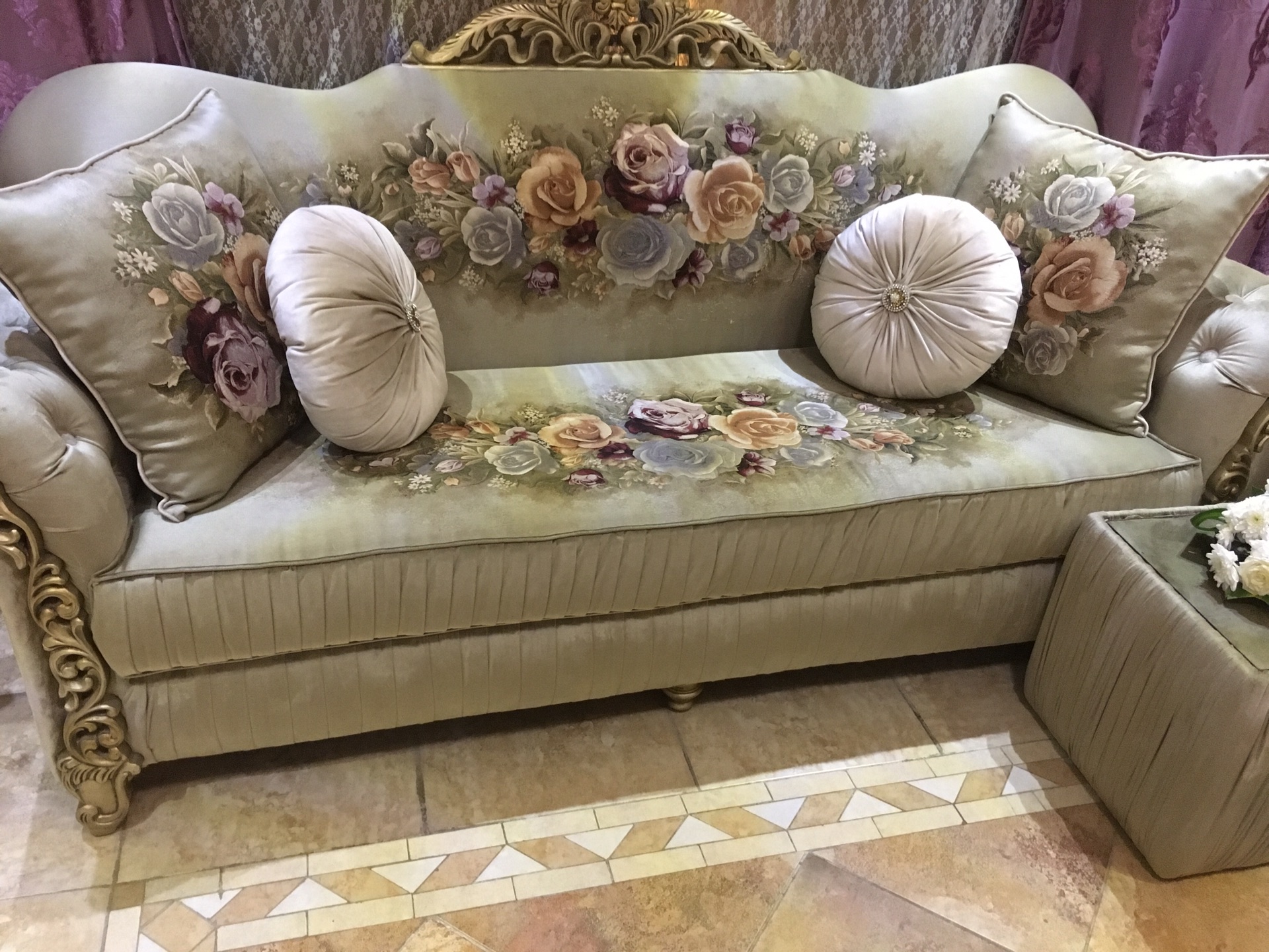 انتريه مع الطاولات
لا تنسَ أنك شاهدت هذا الإعلان في عنكبوت
الحاله نظيف...