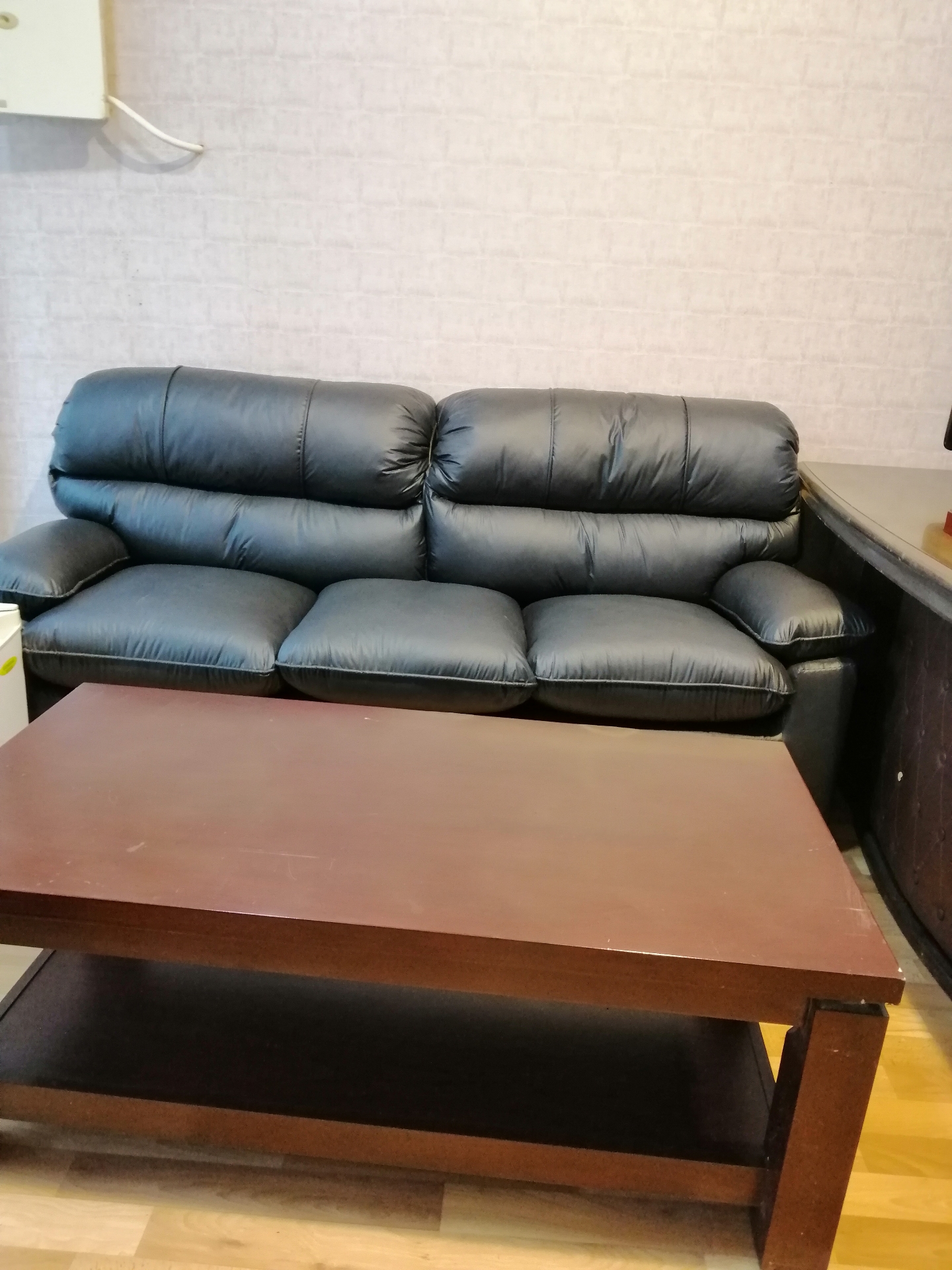 كنب  استعمال خفيف ونظيف جدا وينفع لمن يريد افتتاح مكتب سعره بالسوق 2300ريال                                            


	 				لا تنسَ أنك شاهدت هذا الإعلان في عنكبوت...