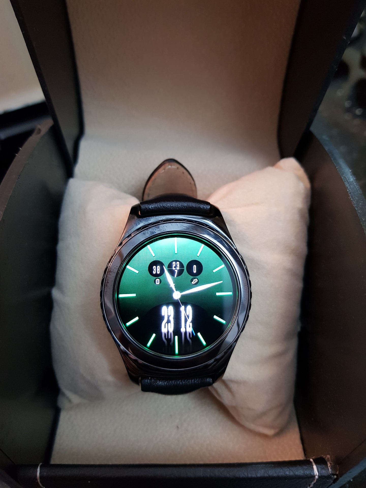 GEAR S2 CLASSIC IN EXCELLENT CONDITION
لا تنسَ أنك شاهدت هذا الإعلان في عنكبوت
GEAR S2 CLASSI...