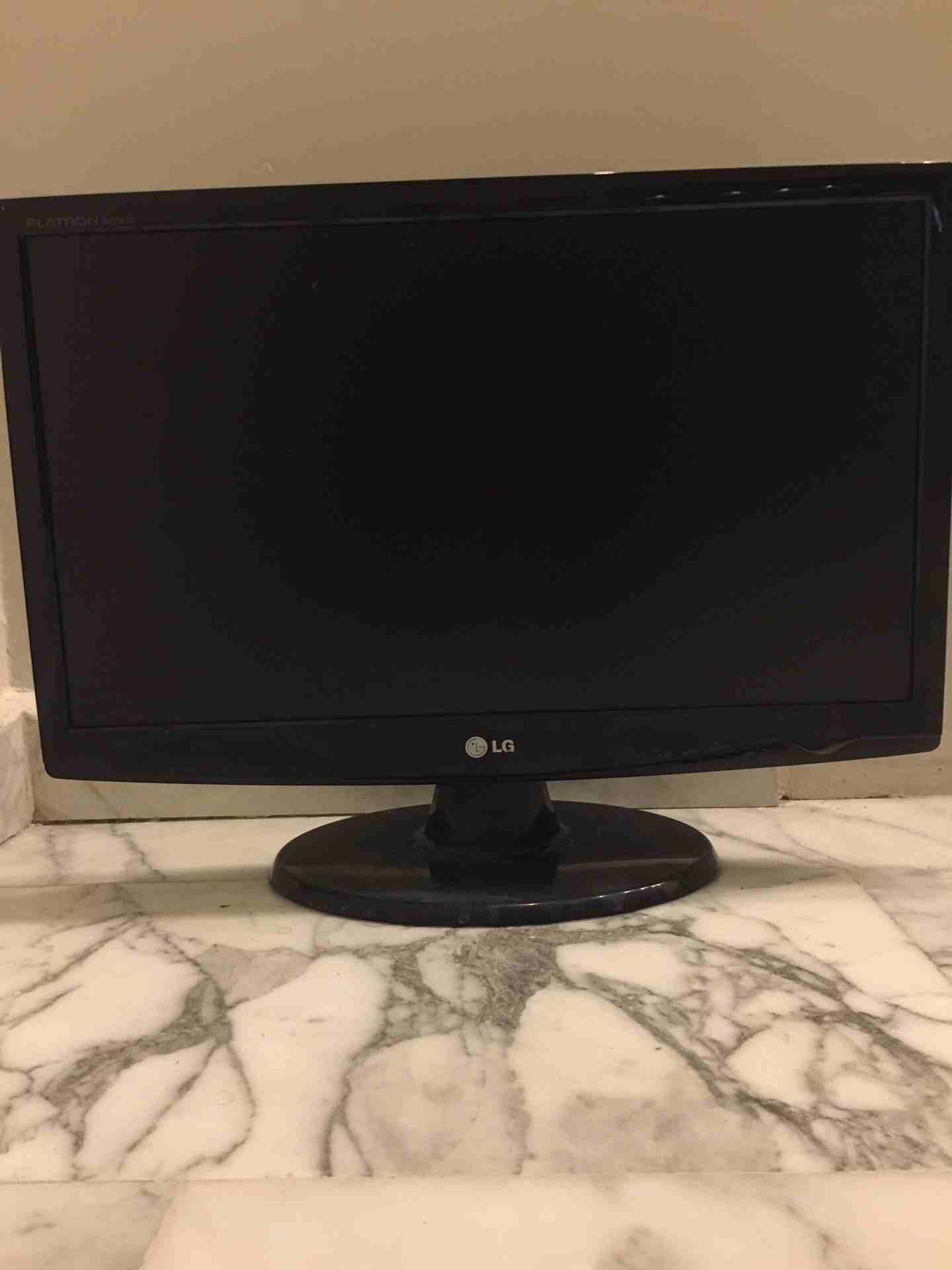 LG monitor                                            


	 				لا تنسَ أنك شاهدت هذا الإعلان في عنكبوت            
	 				
                            1080P
60 hz
21.5inch...