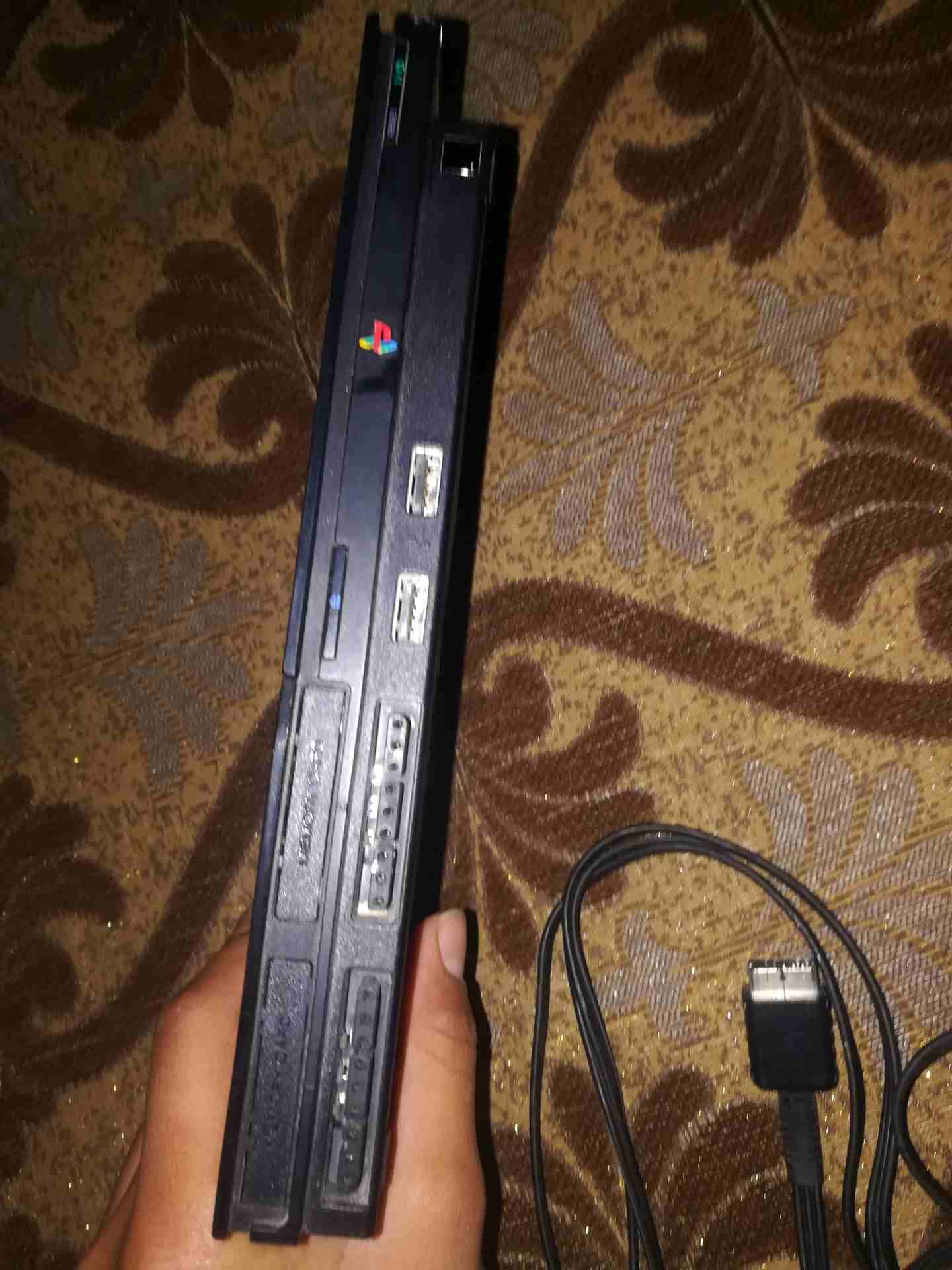بلايستيشن 2،بحاله ممتازه مع ايدتين وجميع وصلاته سوني الأصلي جهاز وكاله شغال 100%
لا تنسَ أنك شاهدت هذا الإعلان في عنكبوت...
