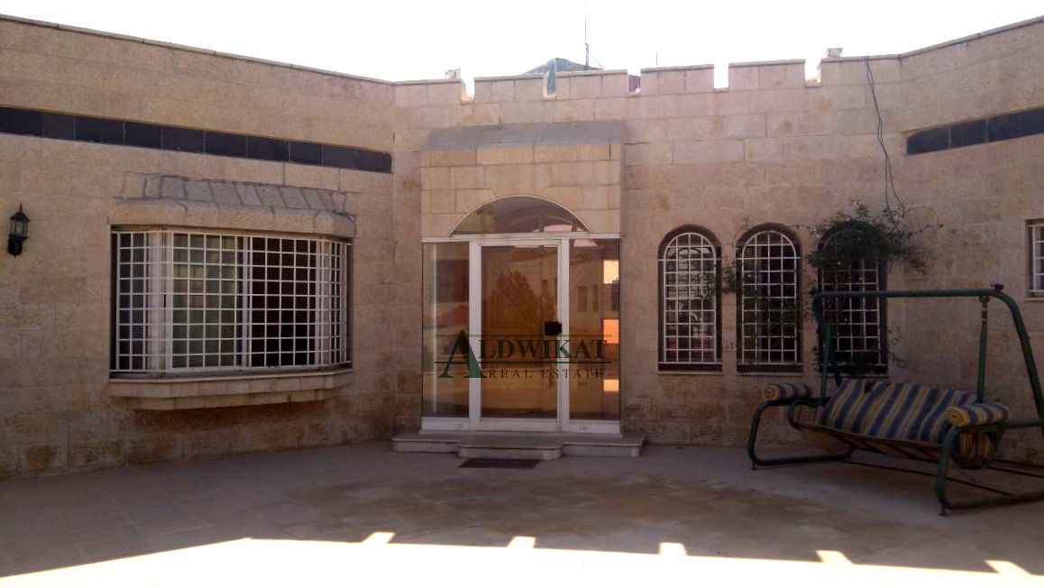 فيلا مستقلة للايجار في ضاحية الرشيد , مساحة الارض 993م - مساحة البناء 630م                                            


	 				لا تنسَ أنك شاهدت هذا الإعلان في عنكبوت...