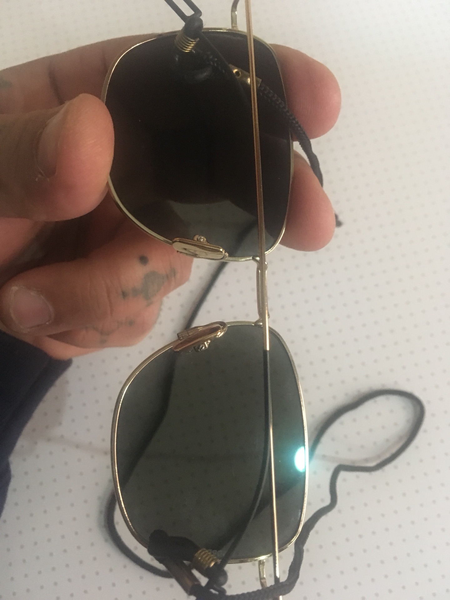 نظاره شمسيه كريستيان ديور CD
لا تنسَ أنك شاهدت هذا الإعلان في عنكبوت
النظاره جديده مش مستعمله...