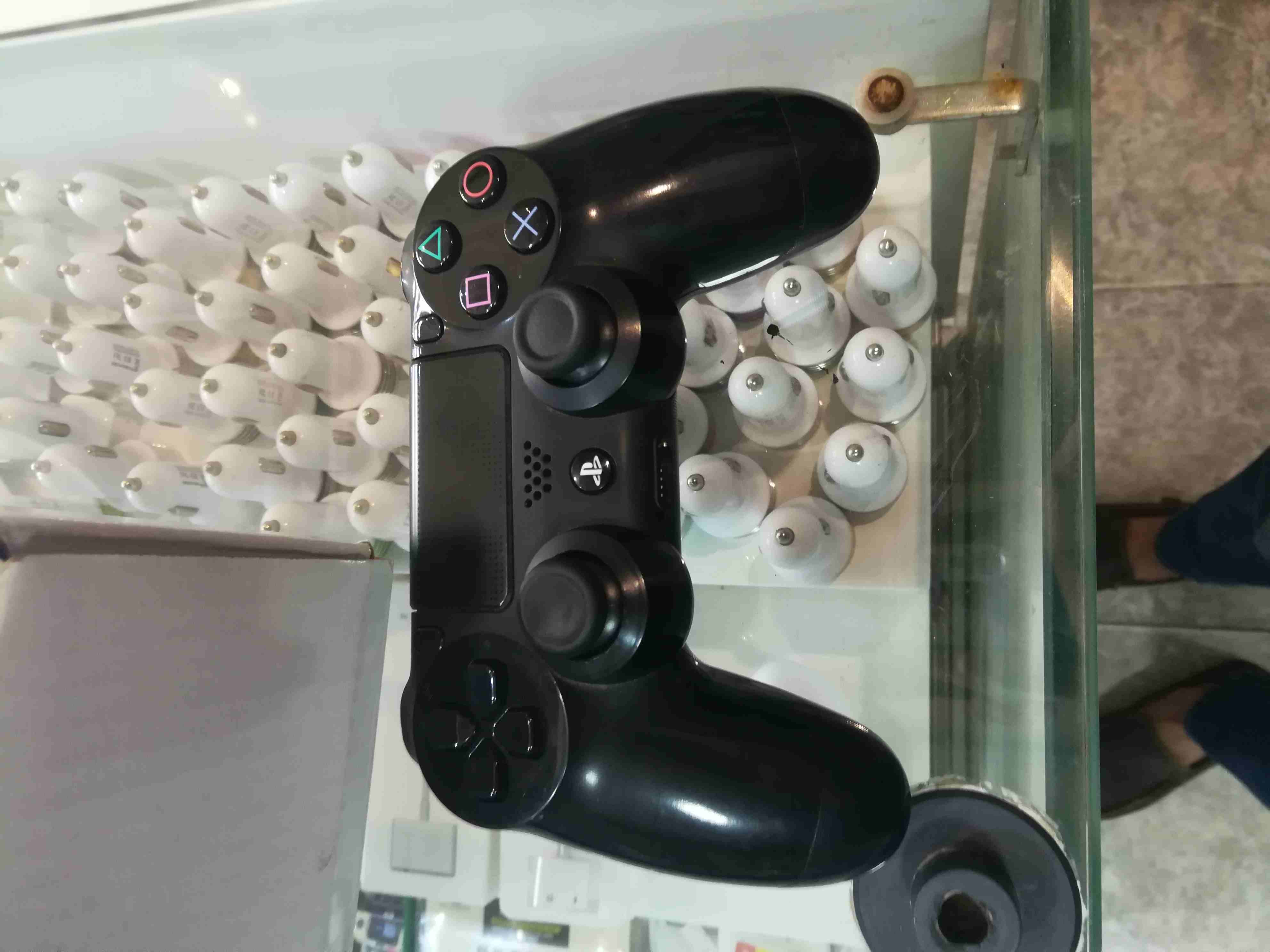 جهاز بلاستيشن 4 بحالة الجديد ps4
لا تنسَ أنك شاهدت هذا الإعلان في عنكبوت
الجهاز بحالة الجديد مافي...