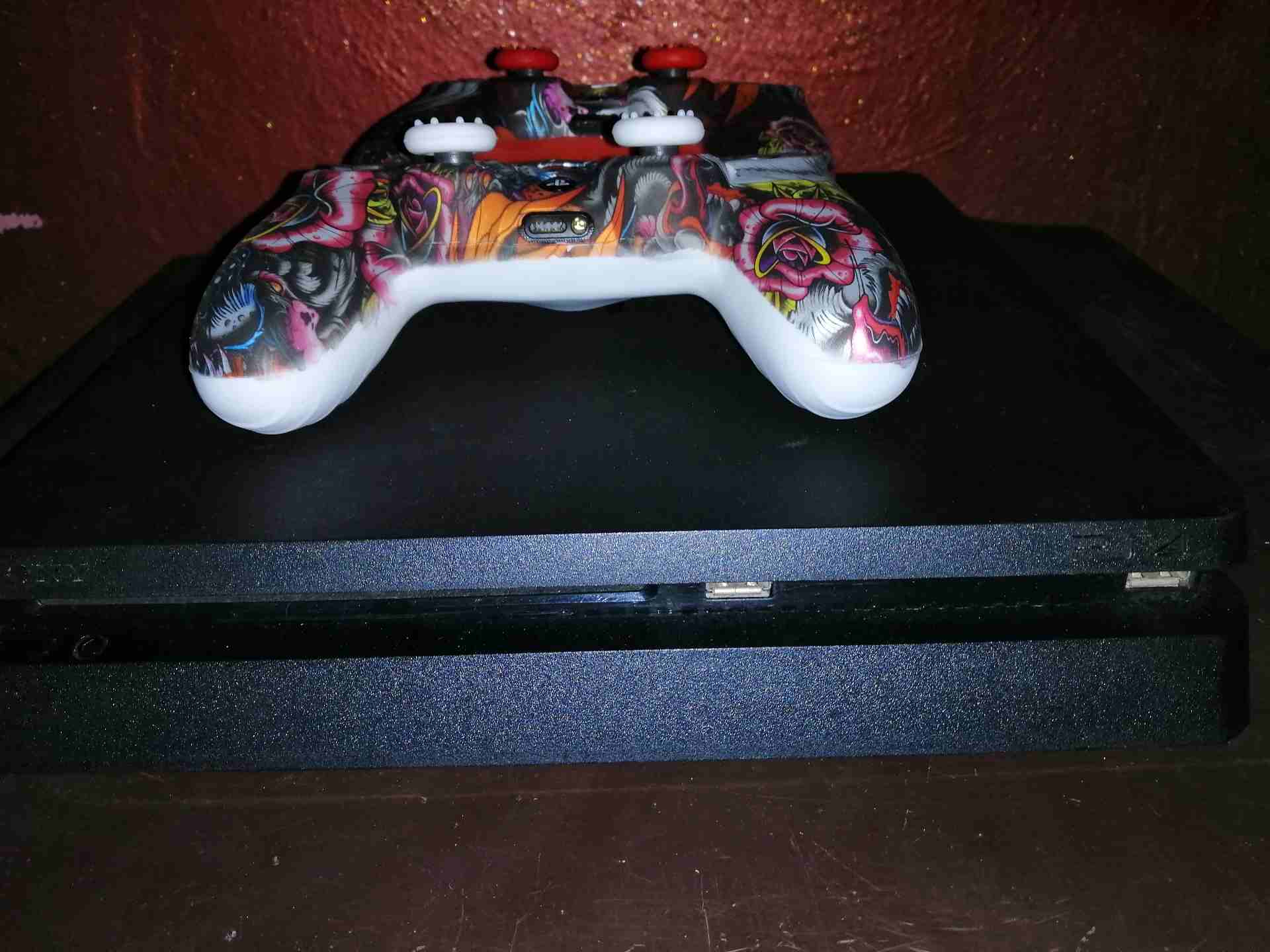 ps4 slim
لا تنسَ أنك شاهدت هذا الإعلان في عنكبوت
ps4 slim معاه ايدين و بيس 2018 و جميع وصلاته
الج...