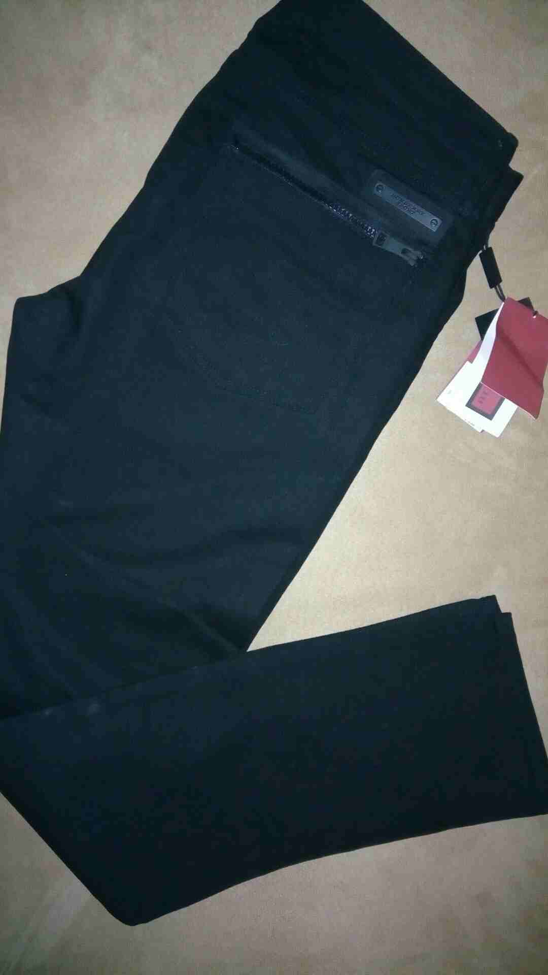 بنطلون BURBERRY اصلي و جديد 100% من ارقى الماركات العالمية
لا تنسَ أنك شاهدت هذا الإعلان في عنكبوت...