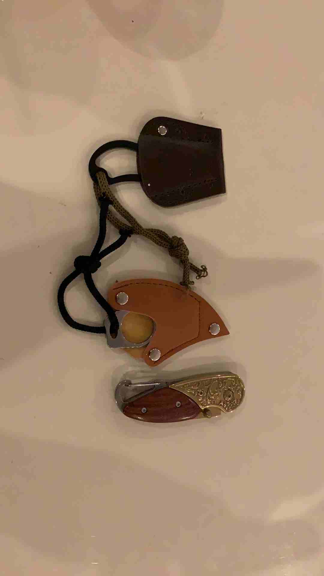 عدة نجاة لمحبي الصيد غدارات وسكاكين
لا تنسَ أنك شاهدت هذا الإعلان في عنكبوت
الغرادة الفضة ب 100...