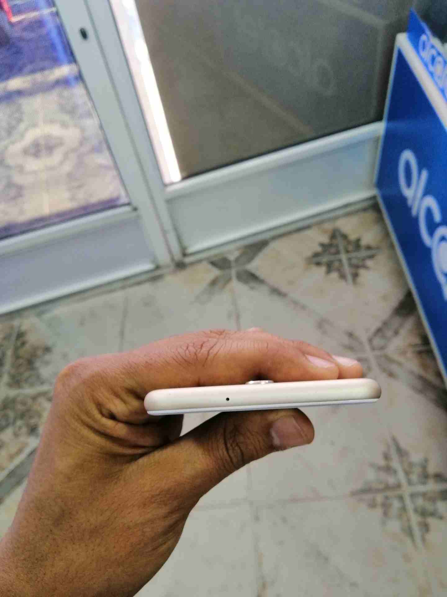 ميت 10 لايت نظيف وكاله
لا تنسَ أنك شاهدت هذا الإعلان في عنكبوت
معه كرتونته فقط الجهاز ولا نقره في...