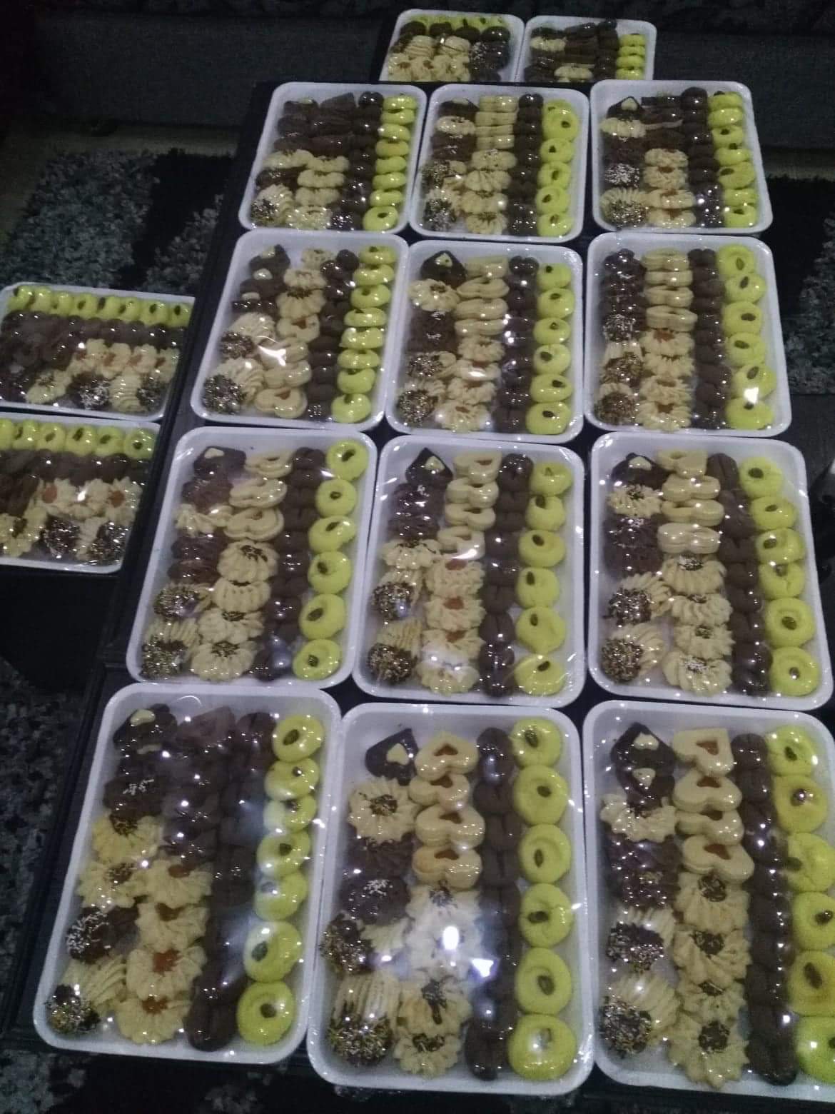 بيتيفور / غريبة
لا تنسَ أنك شاهدت هذا الإعلان في عنكبوت
على استعداد لتلبية طلباتكم
بحلويات...